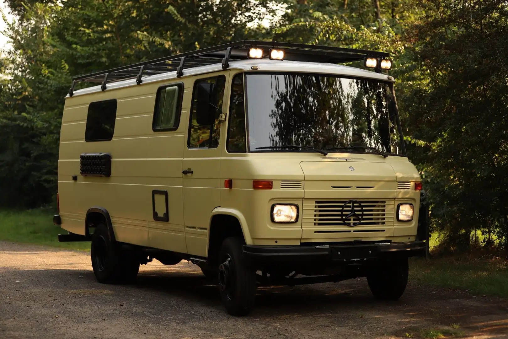 Mercedes-Benz T2 L613D Geel - 1