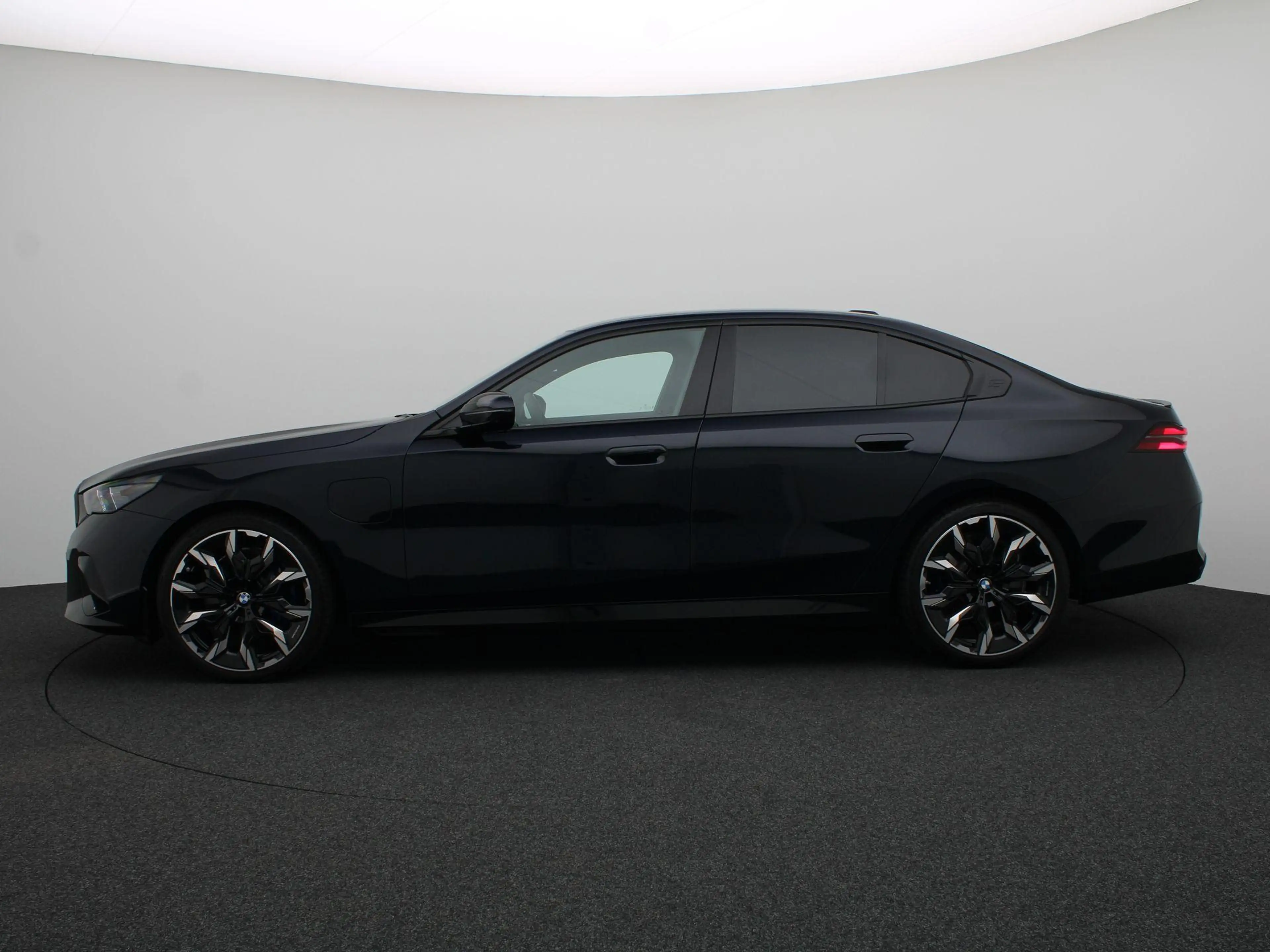 BMW 550 5 Serie Sedan 550e xDrive M Sportpakket Pro | Inno — photo 4