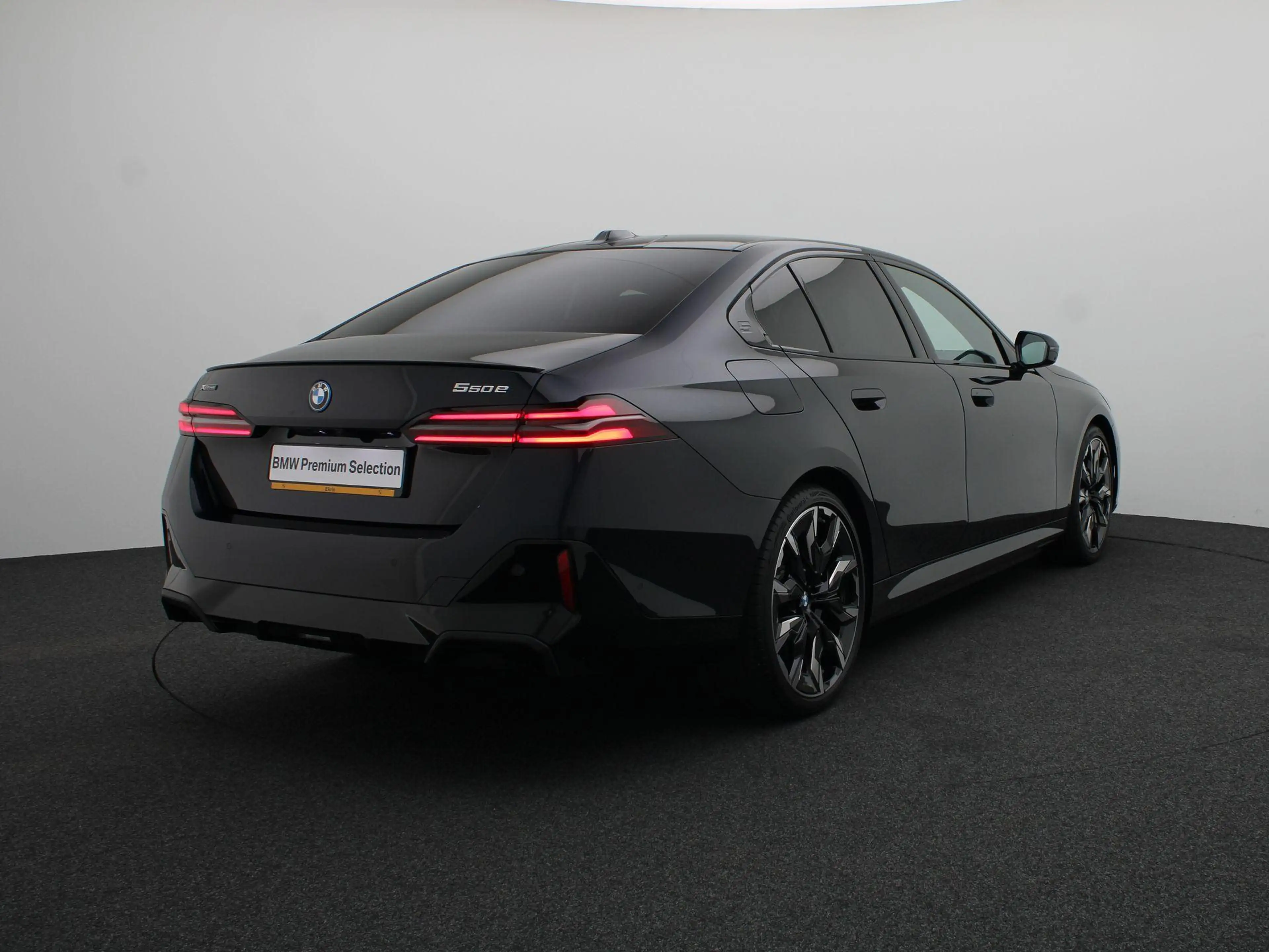 BMW 550 5 Serie Sedan 550e xDrive M Sportpakket Pro | Inno — photo 2