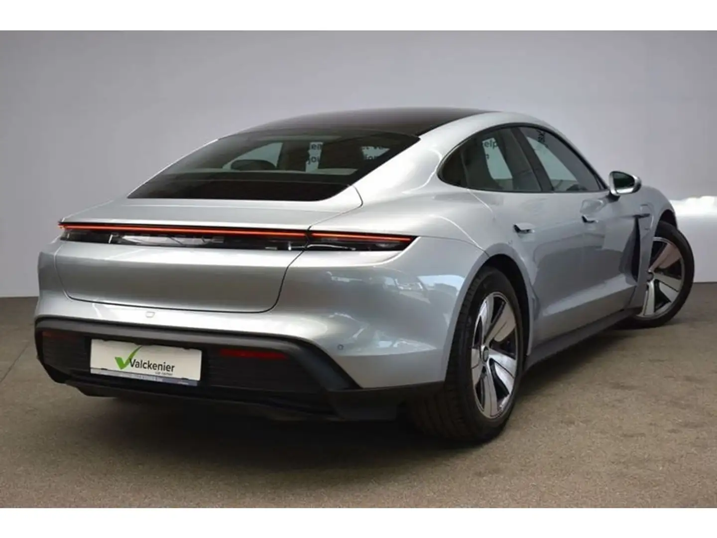 Porsche Taycan 79,2 kWh 326 PK/Valckenier Car Center Asse Срібний - 2