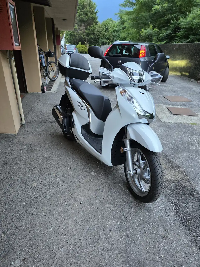 Honda SH 300 Blanc - 1