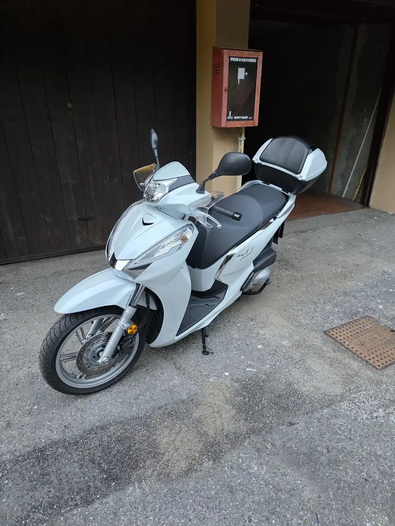 Honda SH 300 Blanc - 2
