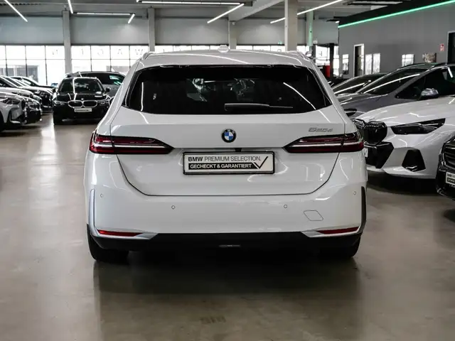 BMW 5 Series view 5