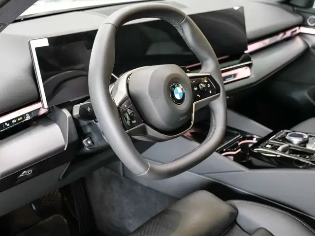 BMW 5 Series view 8