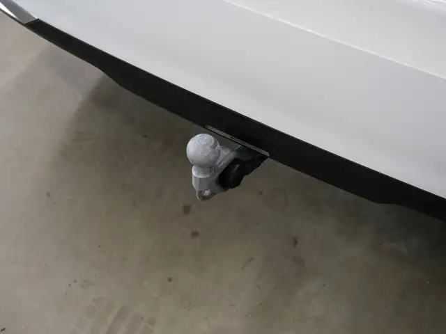 BMW 5 Series view 15