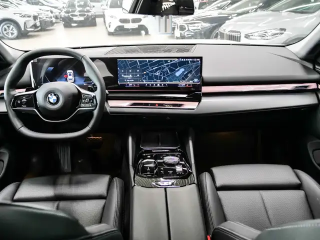 BMW 5 Series view 12