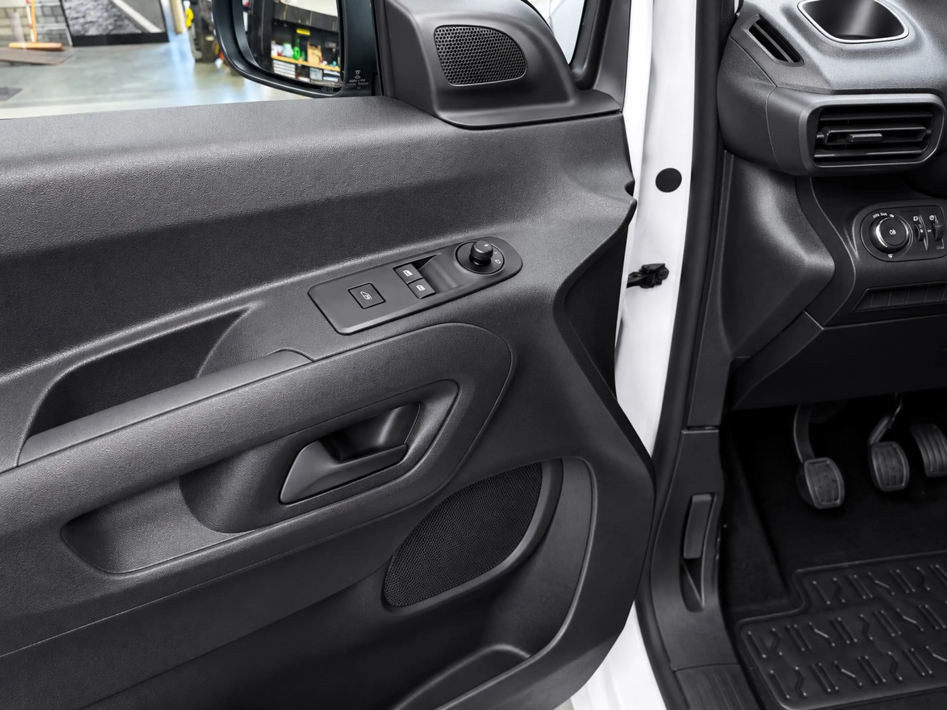 Opel Combo 1.6D L1H1 Edition — photo 15