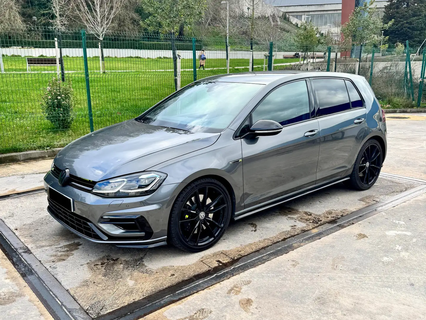 Volkswagen Golf R 2.0 TSI DSG 4Motion Gris - 2