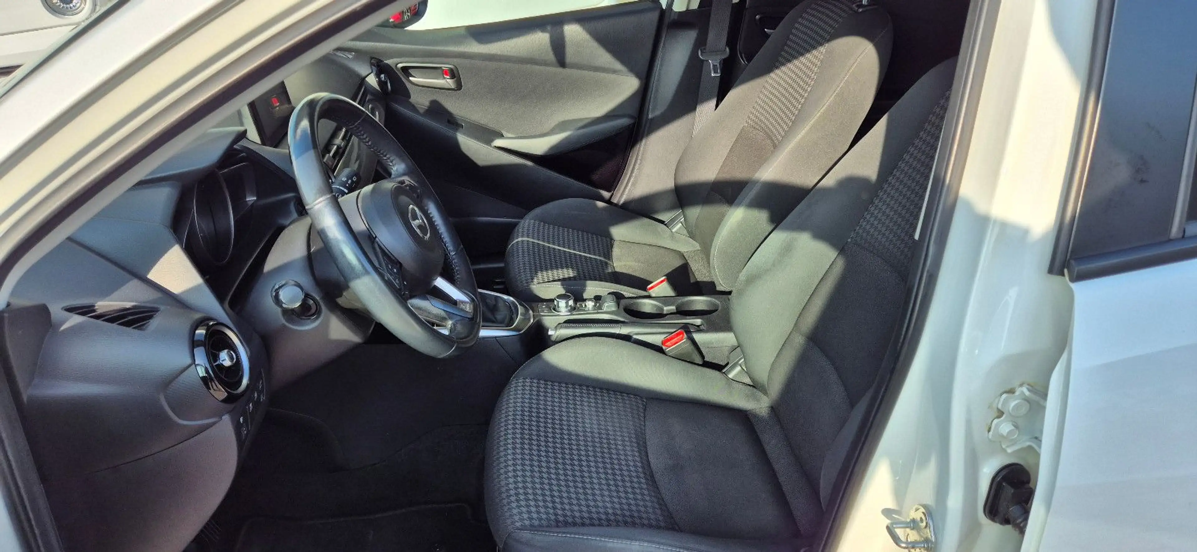 Mazda 2 SKYACTIV-G 90 KIZOKU — photo 10