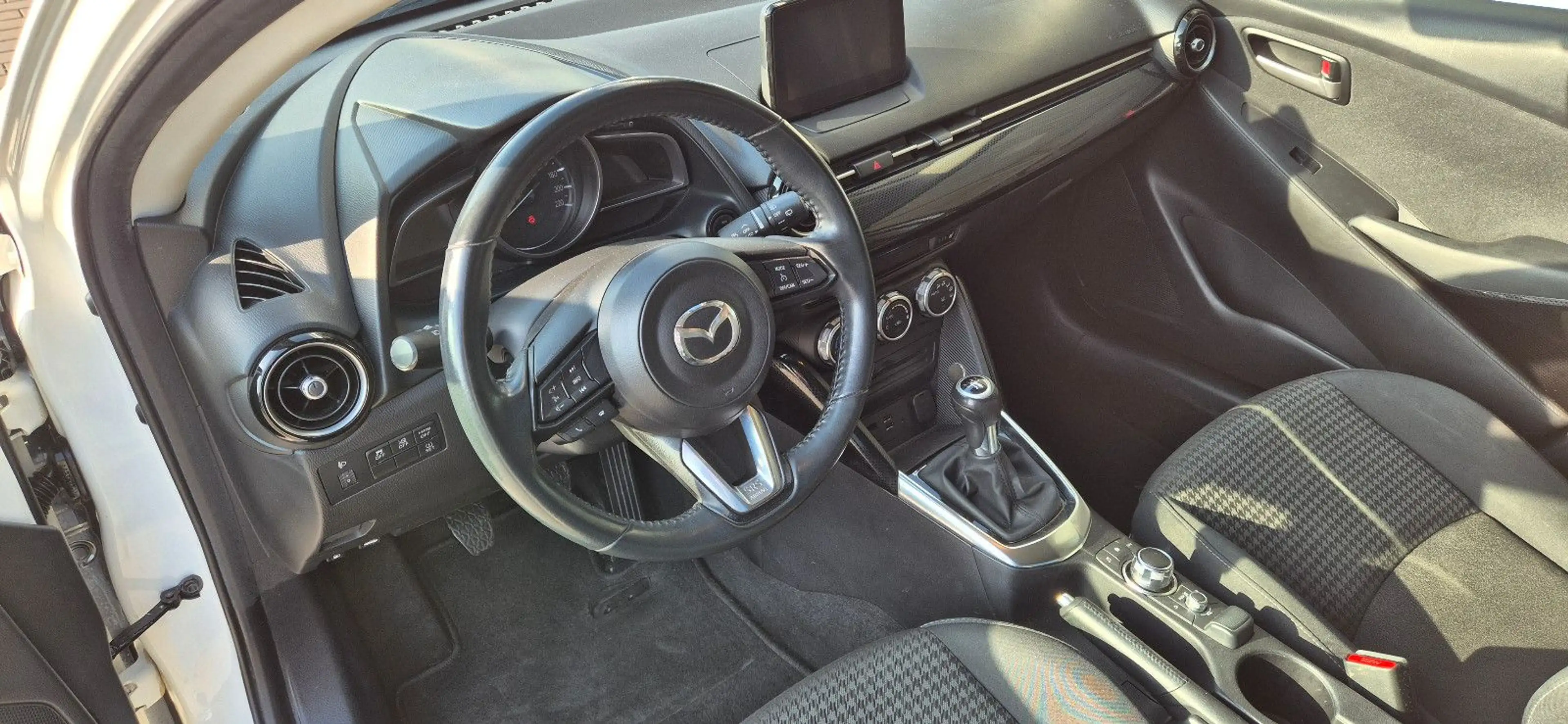 Mazda 2 SKYACTIV-G 90 KIZOKU — photo 9