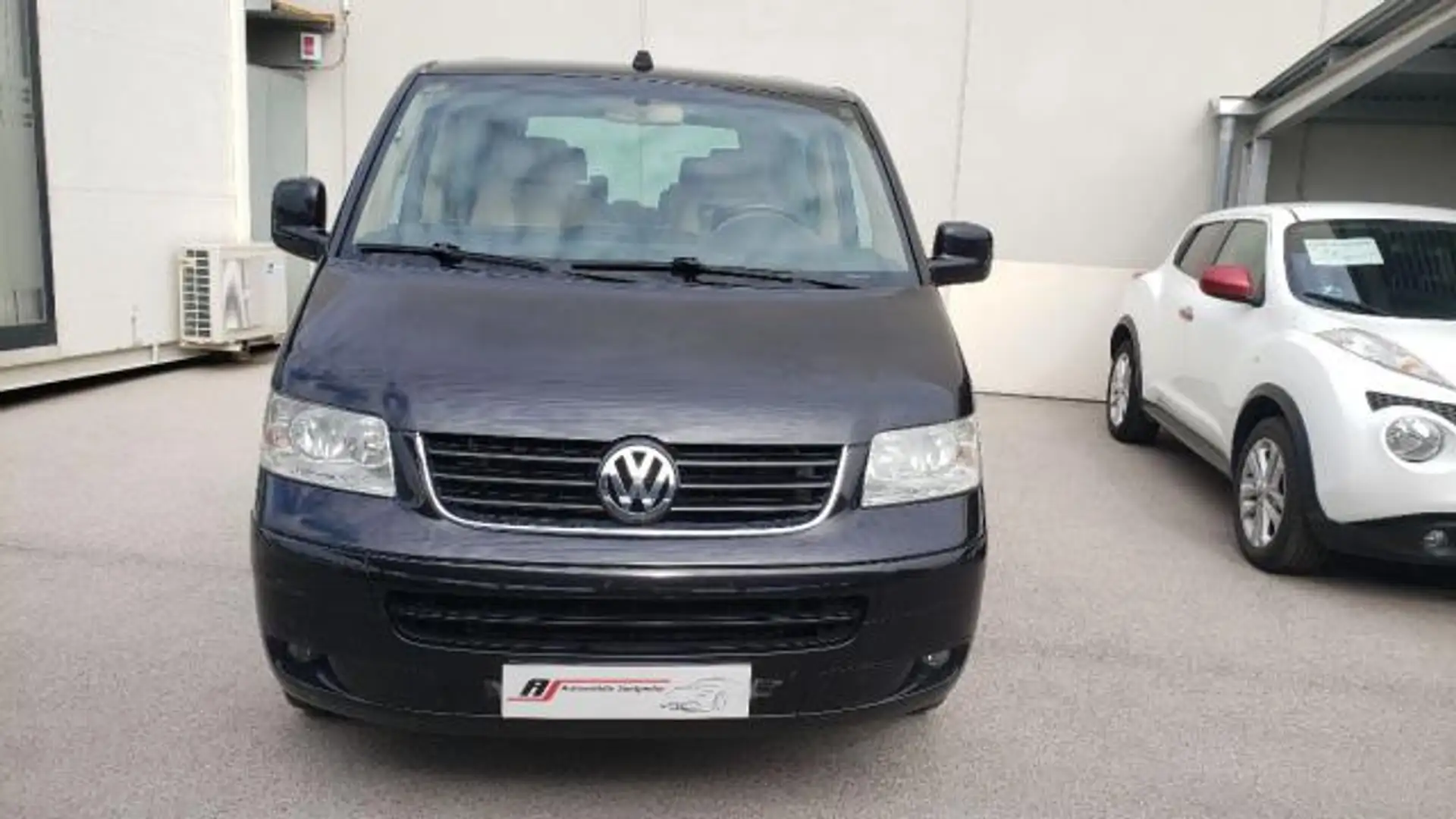 Volkswagen Multivan VOLKSWAGEN Monovolumen 174cv Manual de 5 Negro - 2