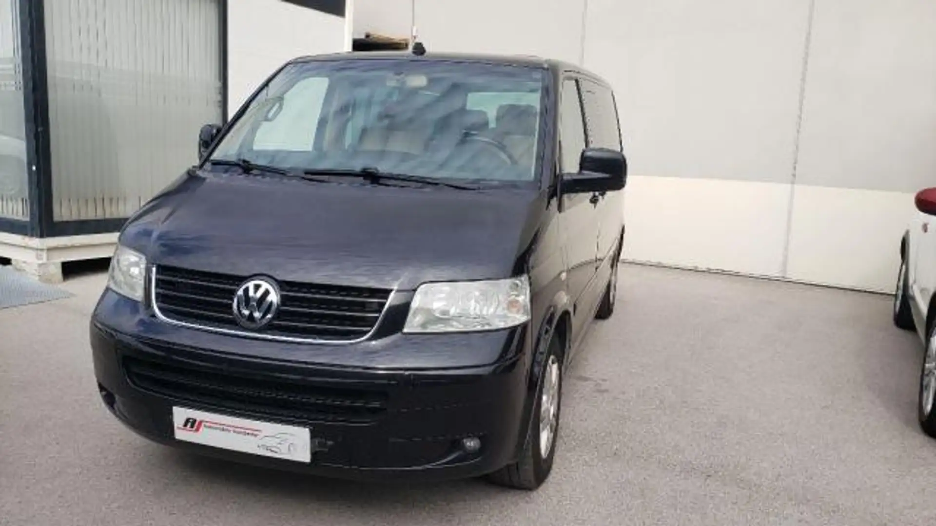 Volkswagen Multivan VOLKSWAGEN Monovolumen 174cv Manual de 5 Negro - 1