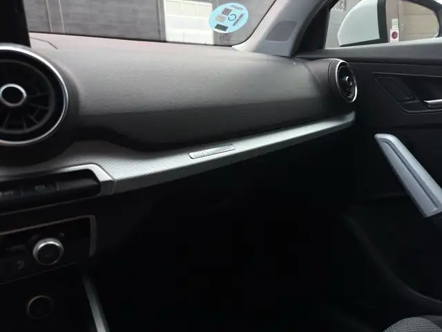 Audi Q2 view 13