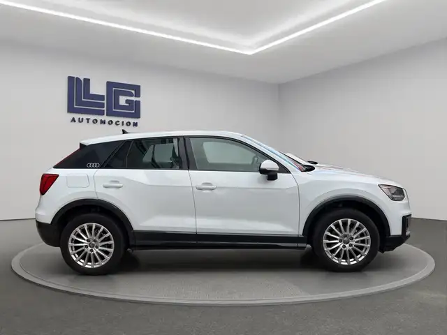 Audi Q2 view 6