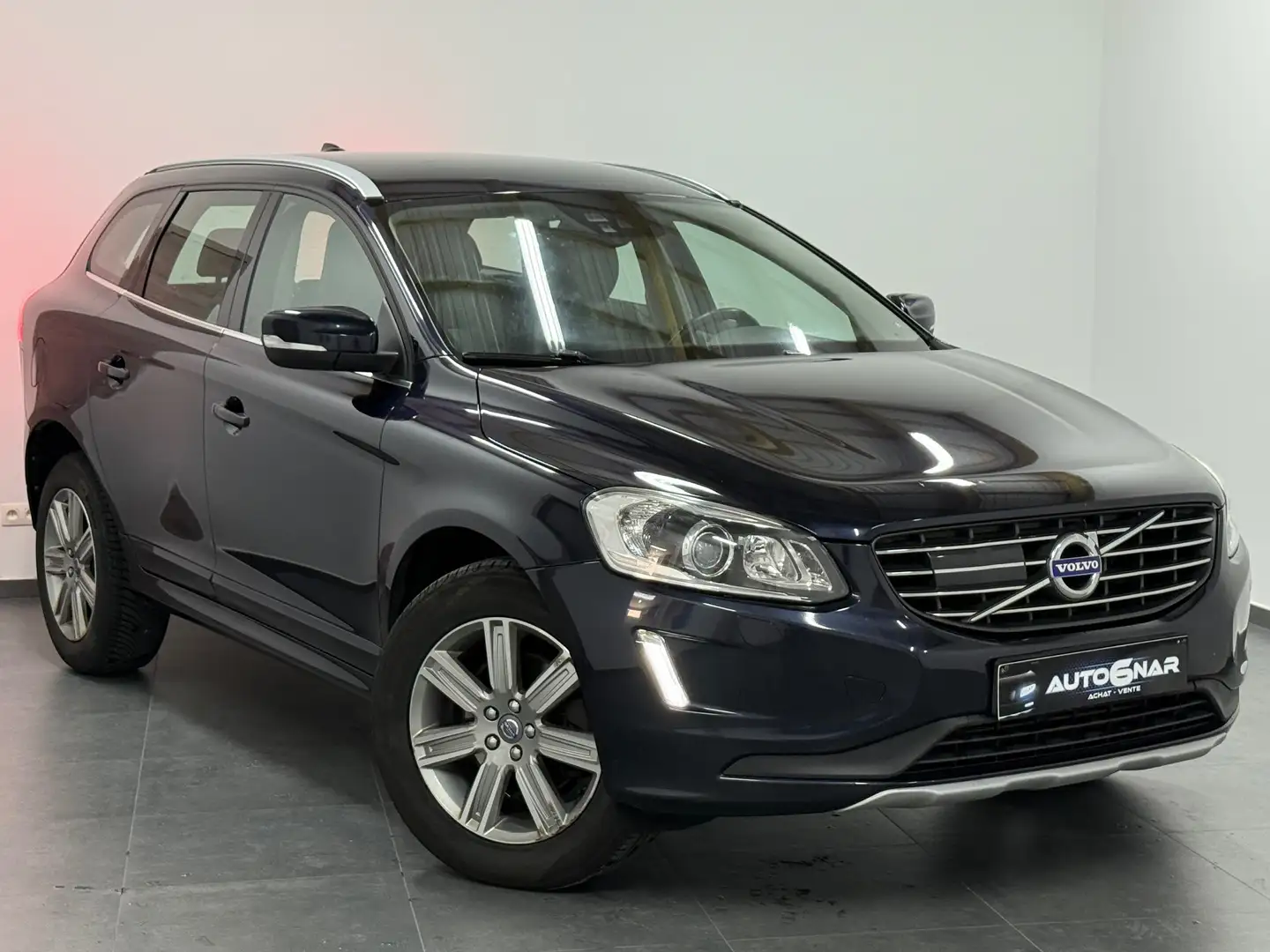 Volvo XC60 2.0 D3 Eu6 - 1erMain - Navi - Xenon Negro - 1