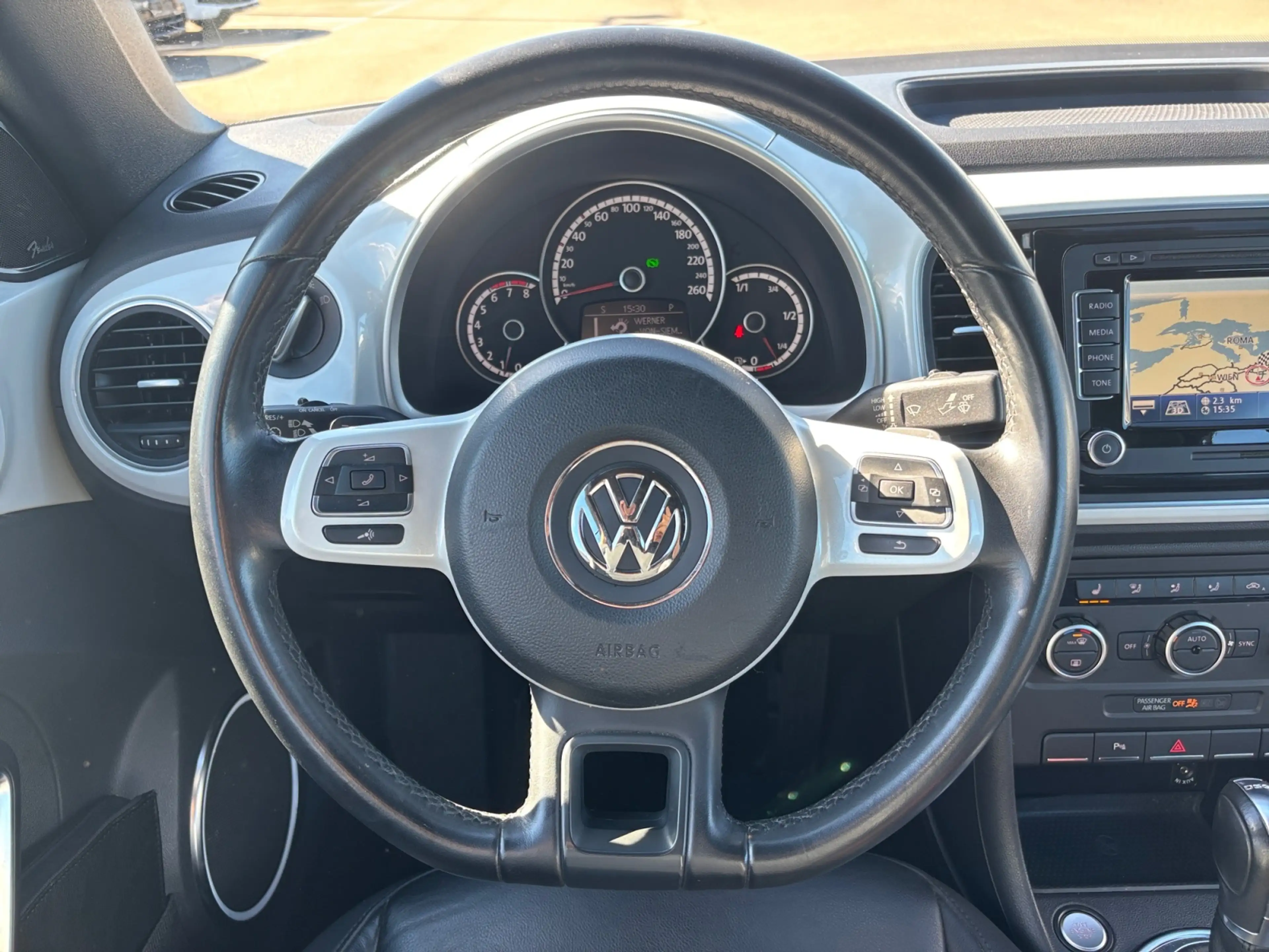 Volkswagen Beetle Cabriolet 1.2 TSI DSG Design Navi Xenon SHZ PDC G — photo 12