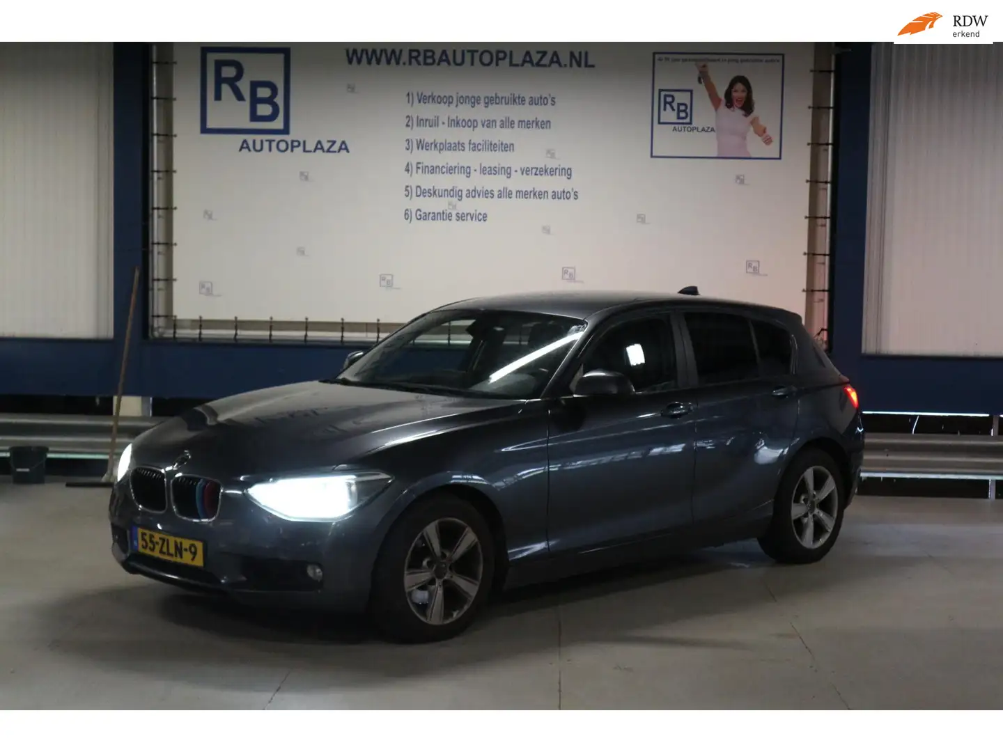BMW 118 1-serie 118i Business+ LEER + CARPLAY + AUTOMAAT ! Grau - 1