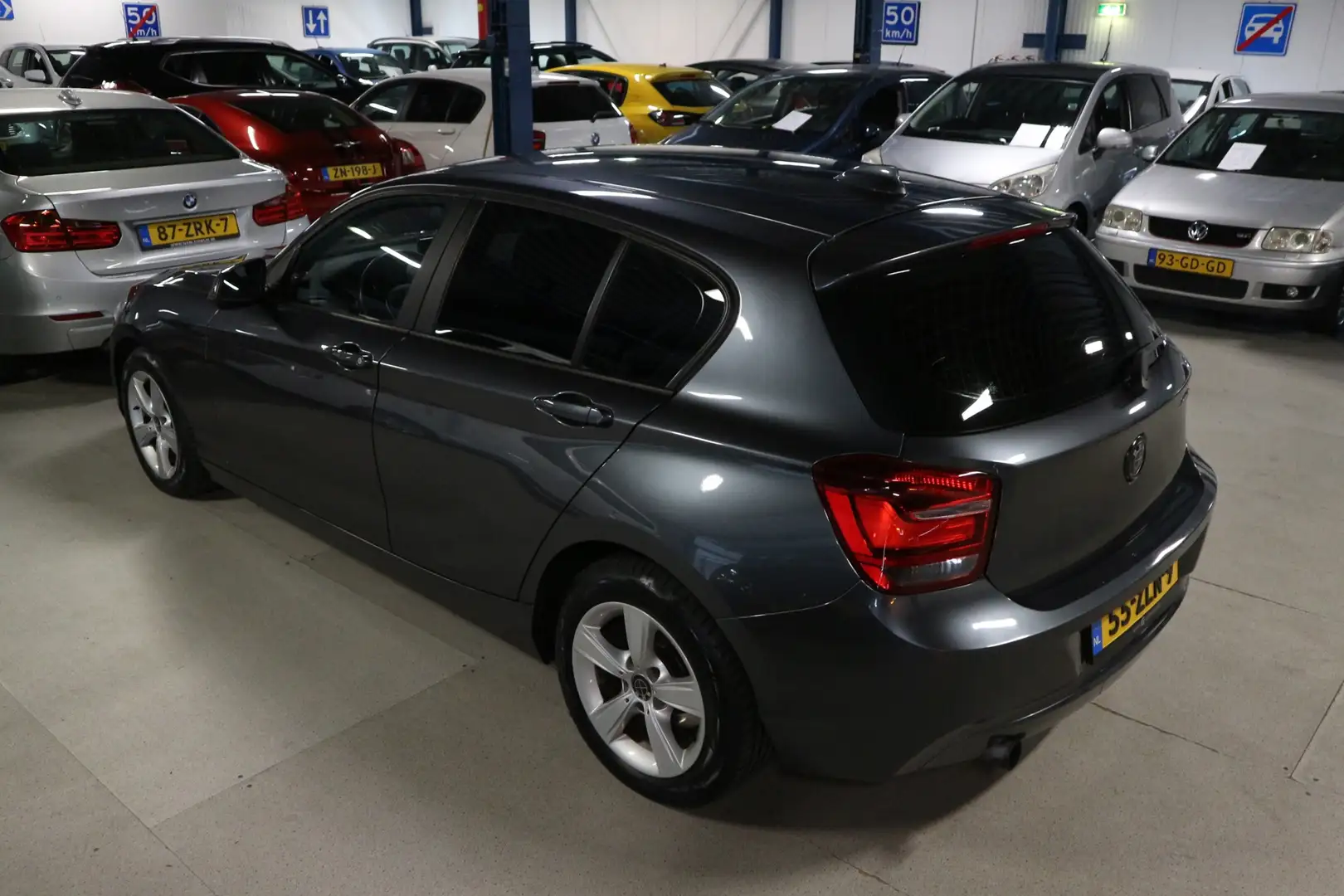 BMW 118 1-serie 118i Business+ LEER + CARPLAY + AUTOMAAT ! Grau - 2