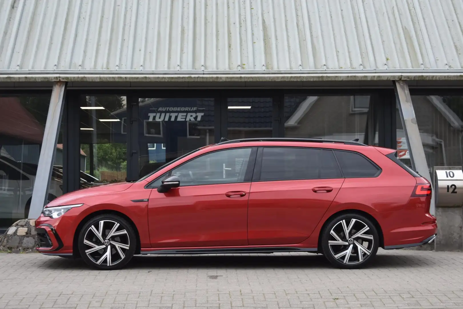 Volkswagen Golf Variant 1.5 eTSI R-Line | IQ-LIGHT | PANORAMADAK | VIRTUAL Rood - 2