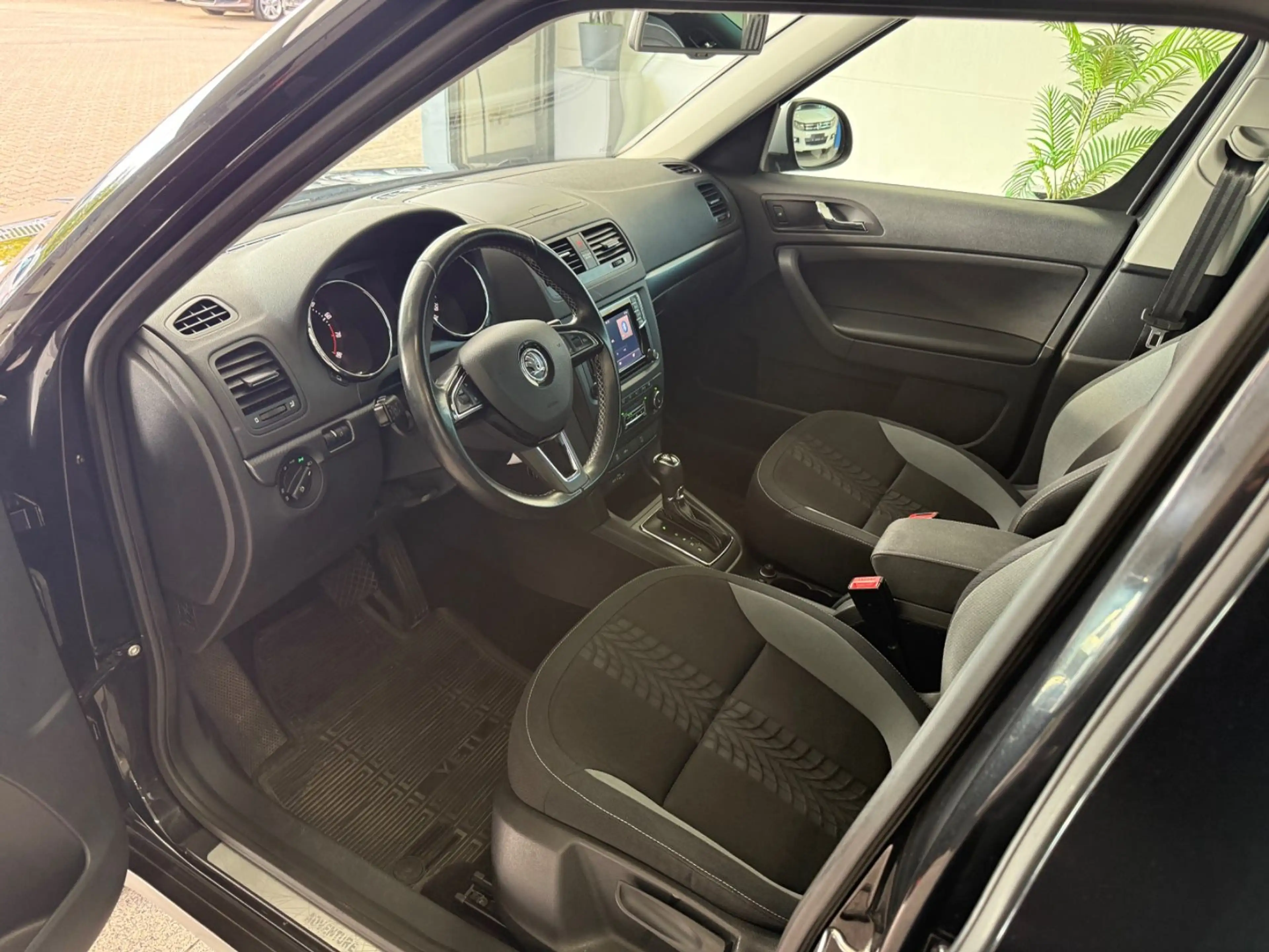 Skoda Yeti 1.4 TSI*AUTOM*ADEVNT*BI-XN*CAM*TEMP*AHK*PDC — photo 11