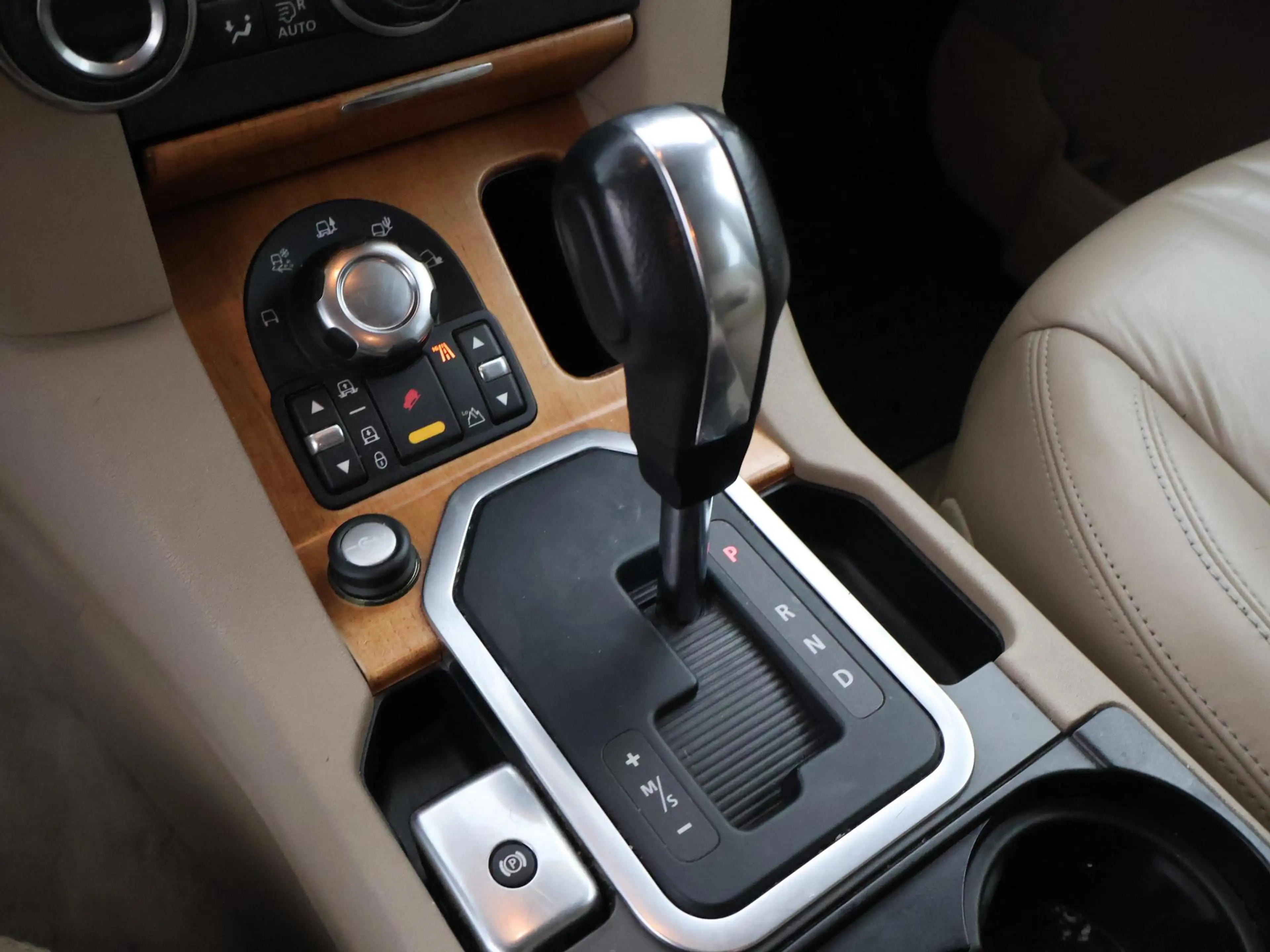 Land Rover Discovery 3.0 SDV6 HSE *WEINIG VERMOGEN* 7-PERSOONS + SCHUIF — photo 15