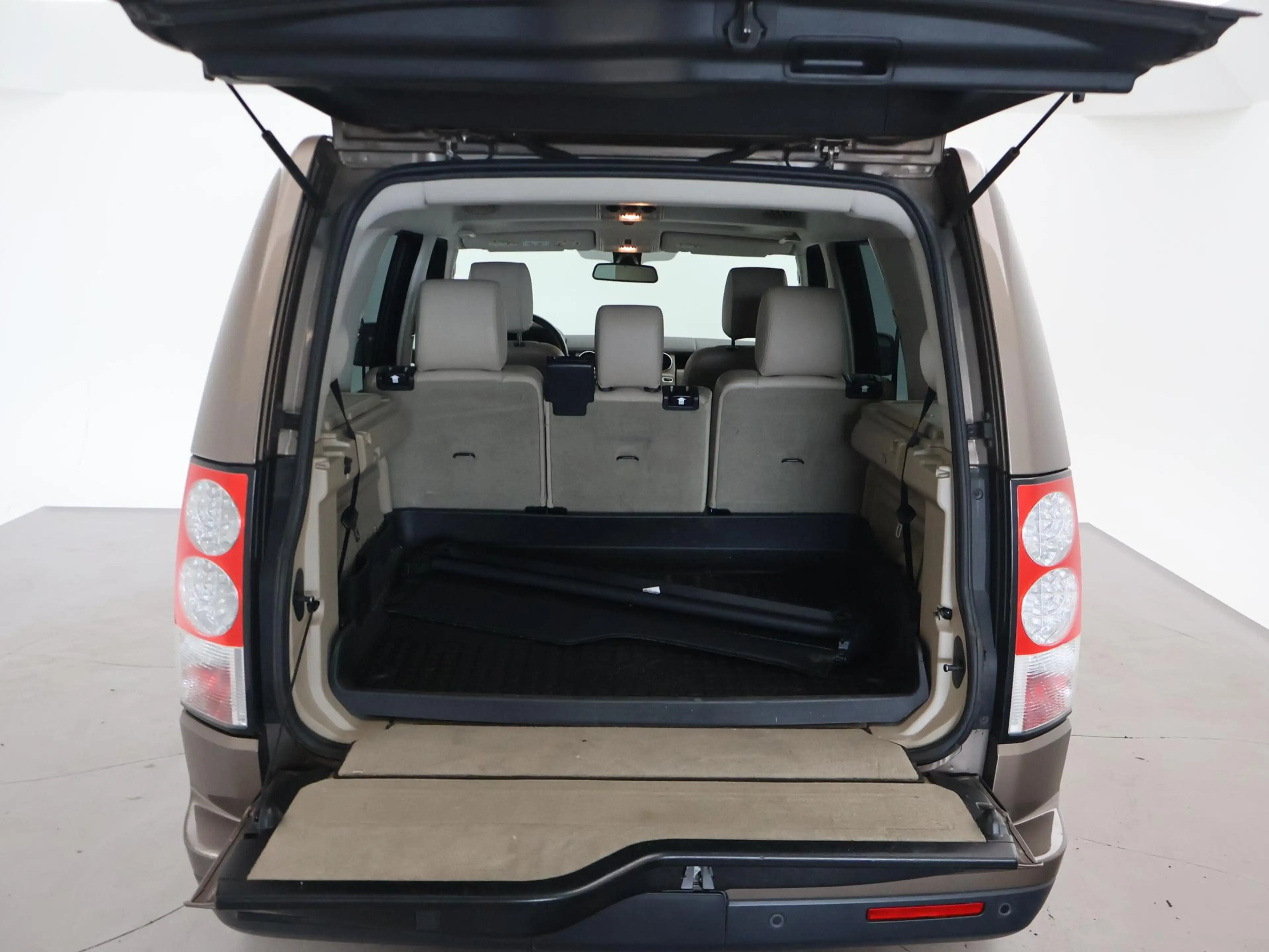 Land Rover Discovery 3.0 SDV6 HSE *WEINIG VERMOGEN* 7-PERSOONS + SCHUIF — photo 14