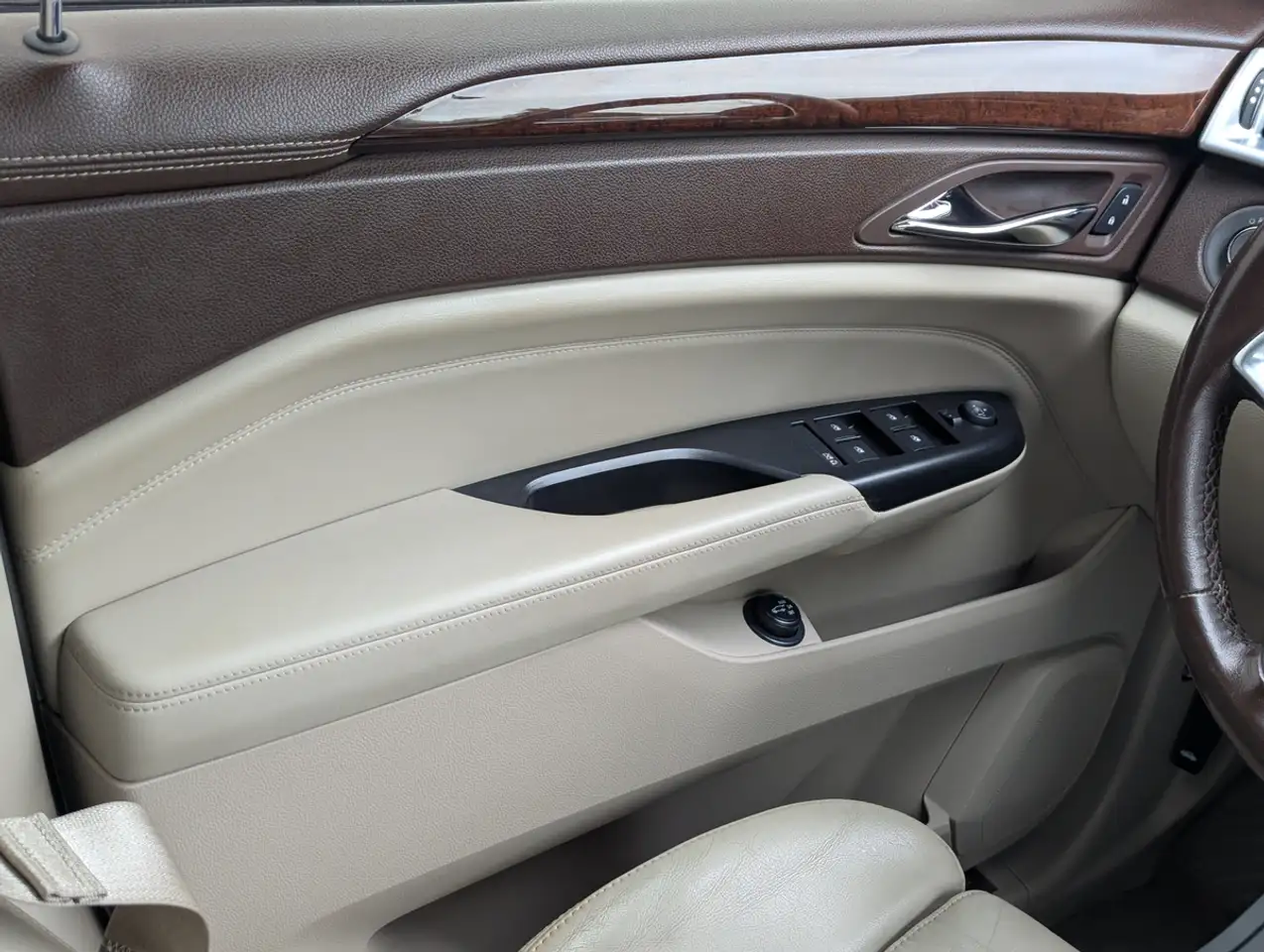 Cadillac SRX снимка Cadillac SRX