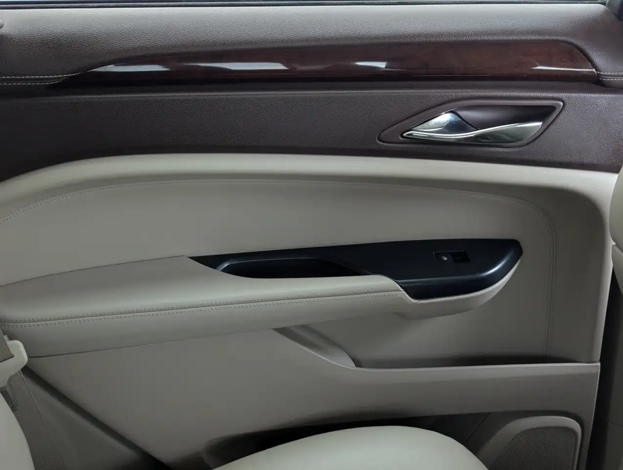 Cadillac SRX снимка Cadillac SRX
