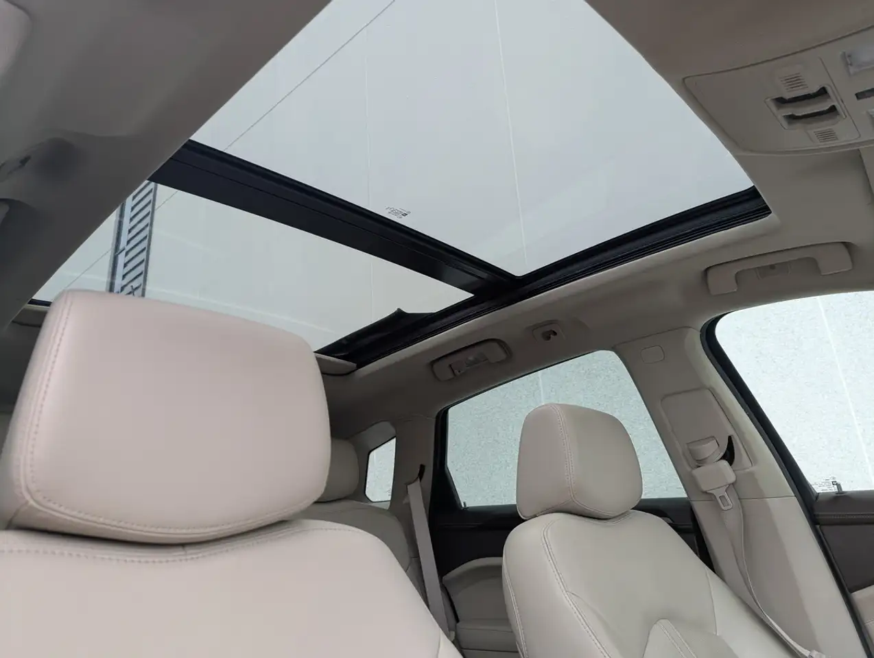 Cadillac SRX снимка Cadillac SRX