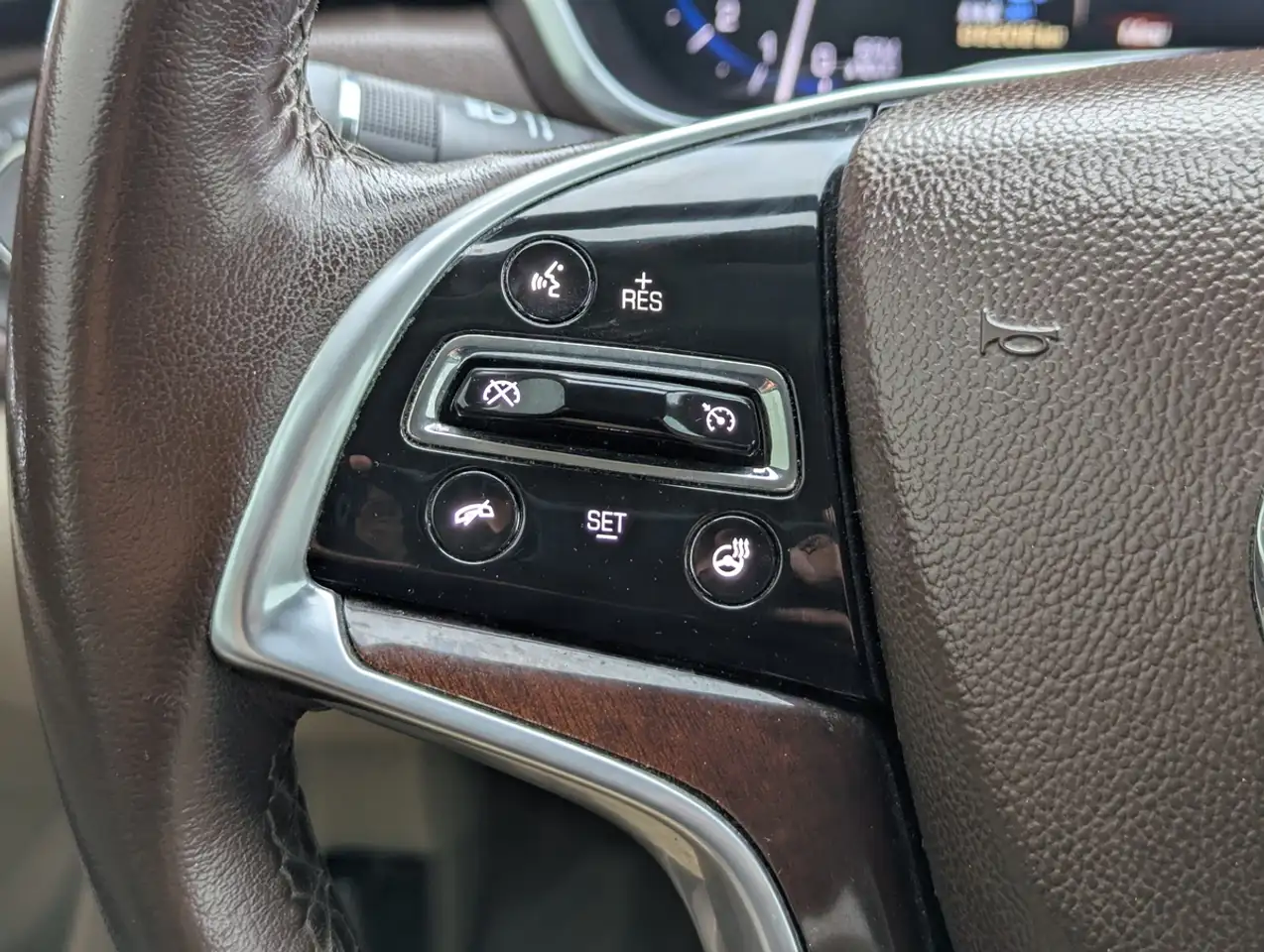 Cadillac SRX снимка Cadillac SRX