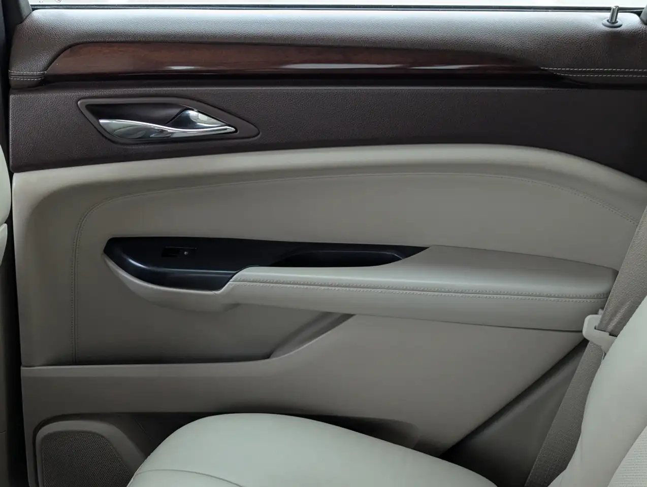 Cadillac SRX снимка Cadillac SRX