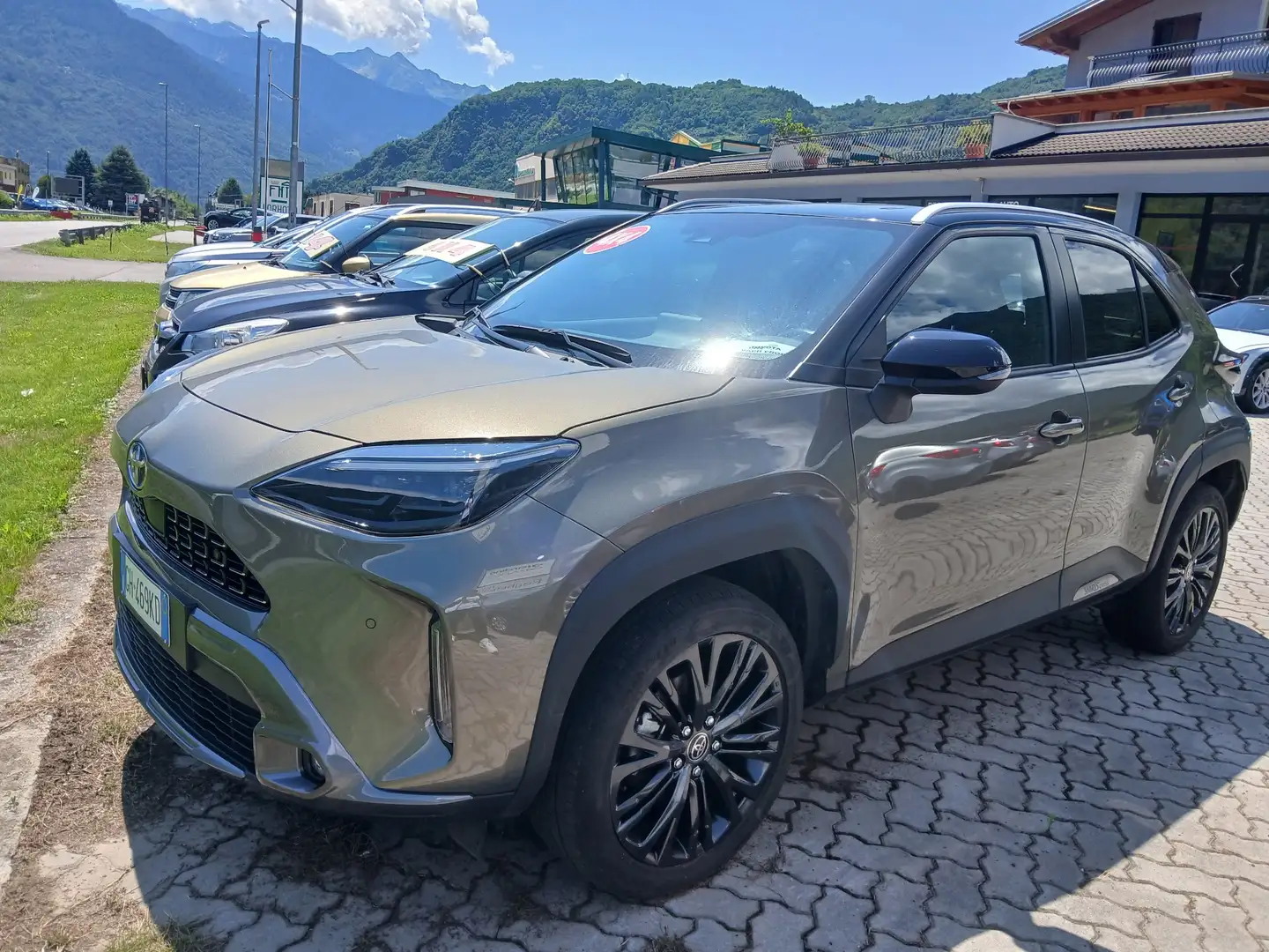 Toyota Yaris Cross 1.5h Orange Edition awd-i 116cv e-cvt - 1