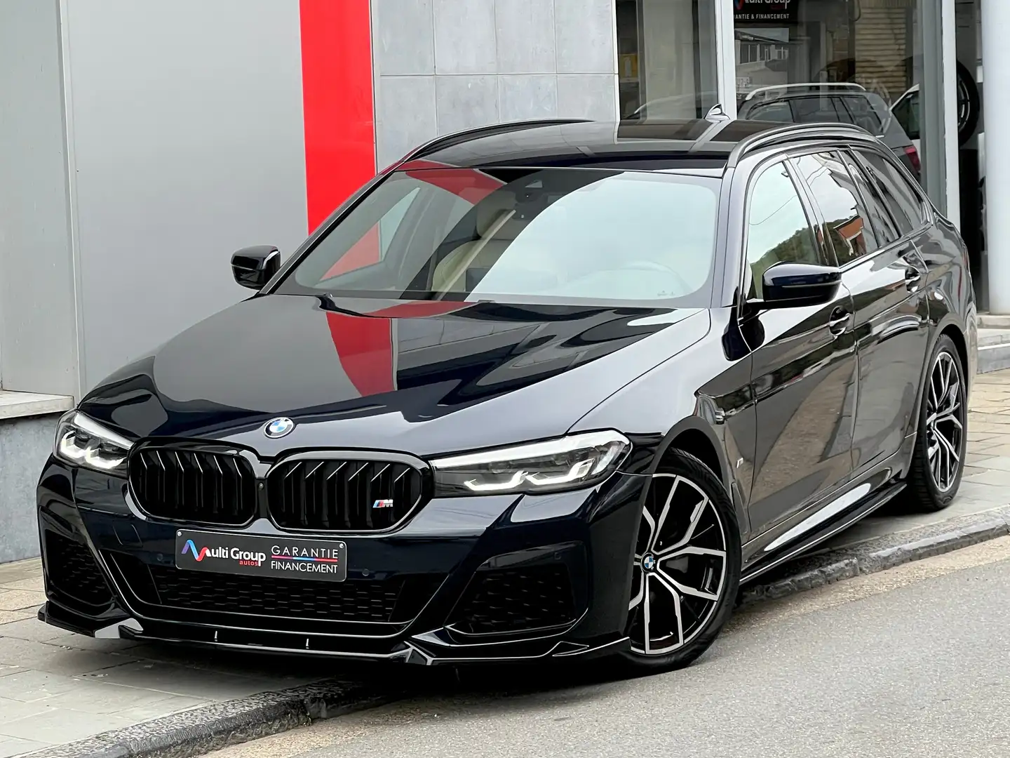 BMW 520 dXA *4X4*Pack ///M Performance*GARANTIE 1an*Full Zwart - 1