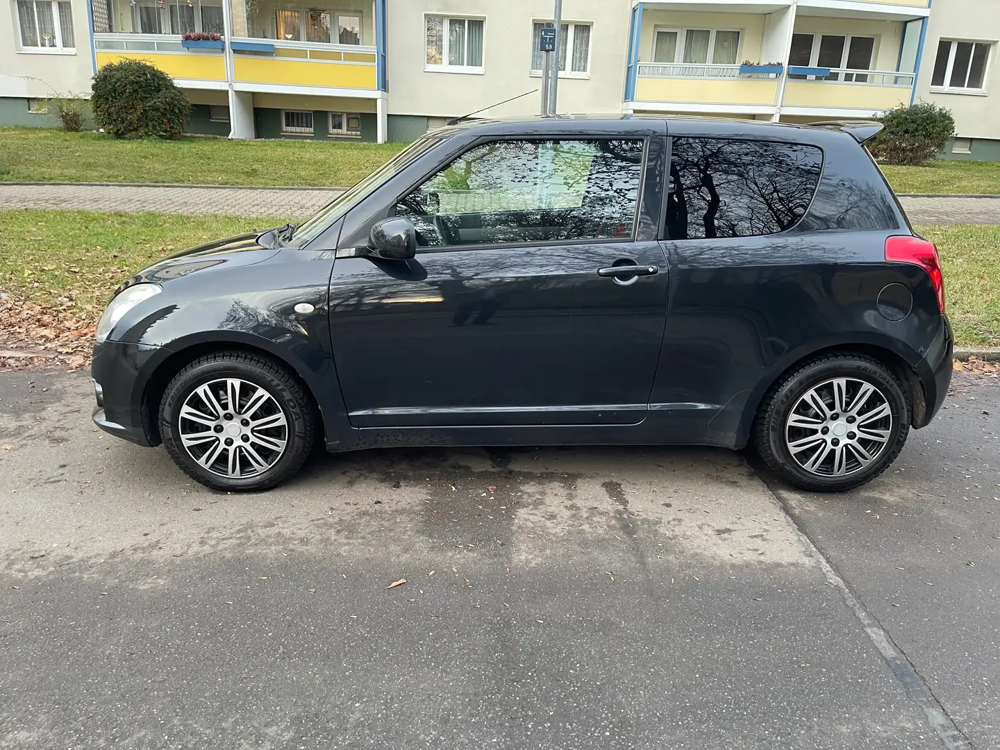 Suzuki Swift Swift Fließheck 3-Türer 1.6 Sport Schwarz - 2