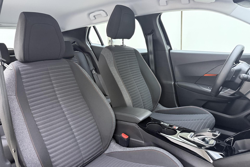 Peugeot e-2008 EV Active Pack 50 kWh | Cruise control | Stoelverw — photo 10