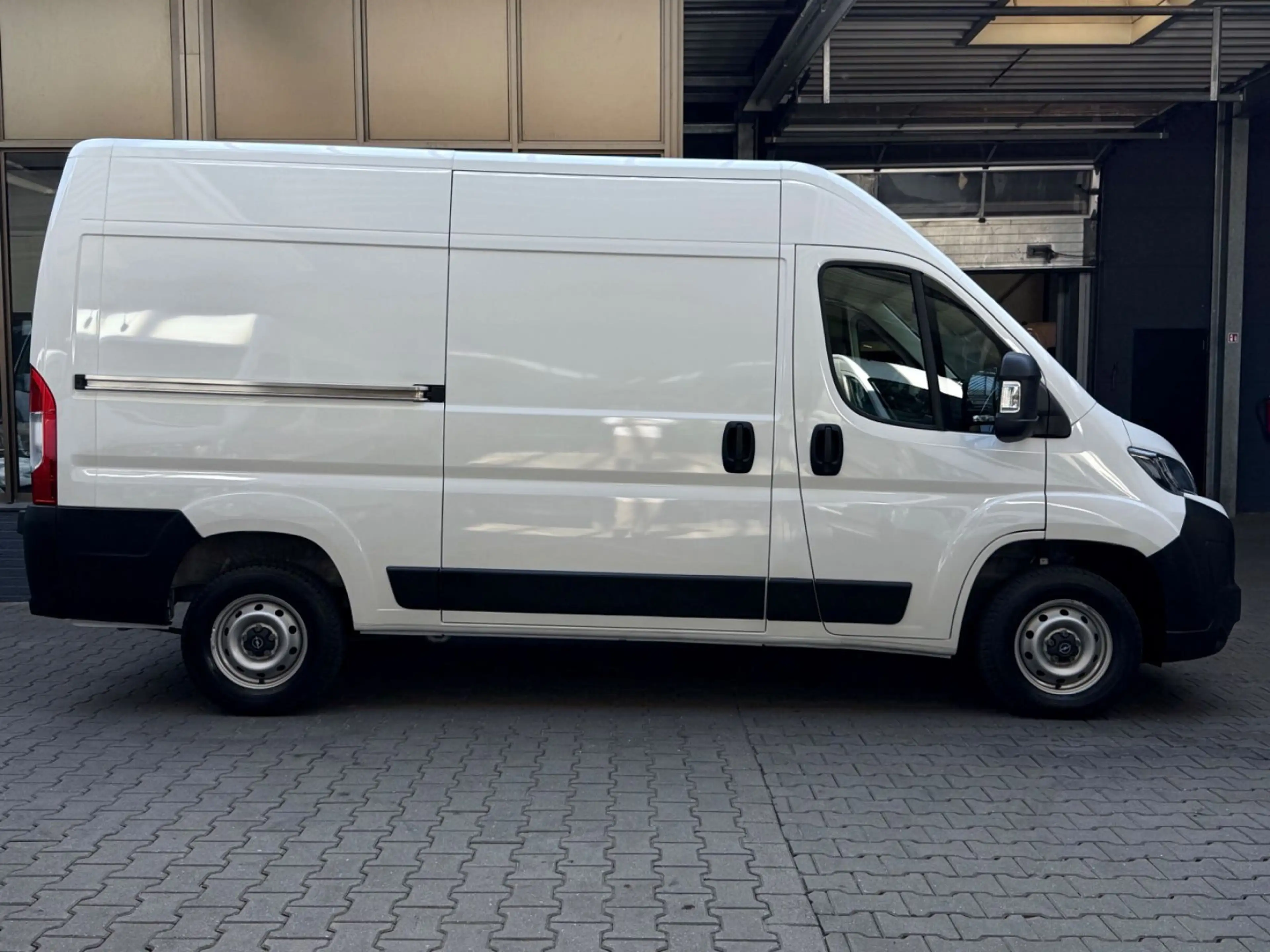 Opel Movano 2.2 D L2H2 3,3t KAMERA TEMPOMAT PDC 1HAND — photo 15