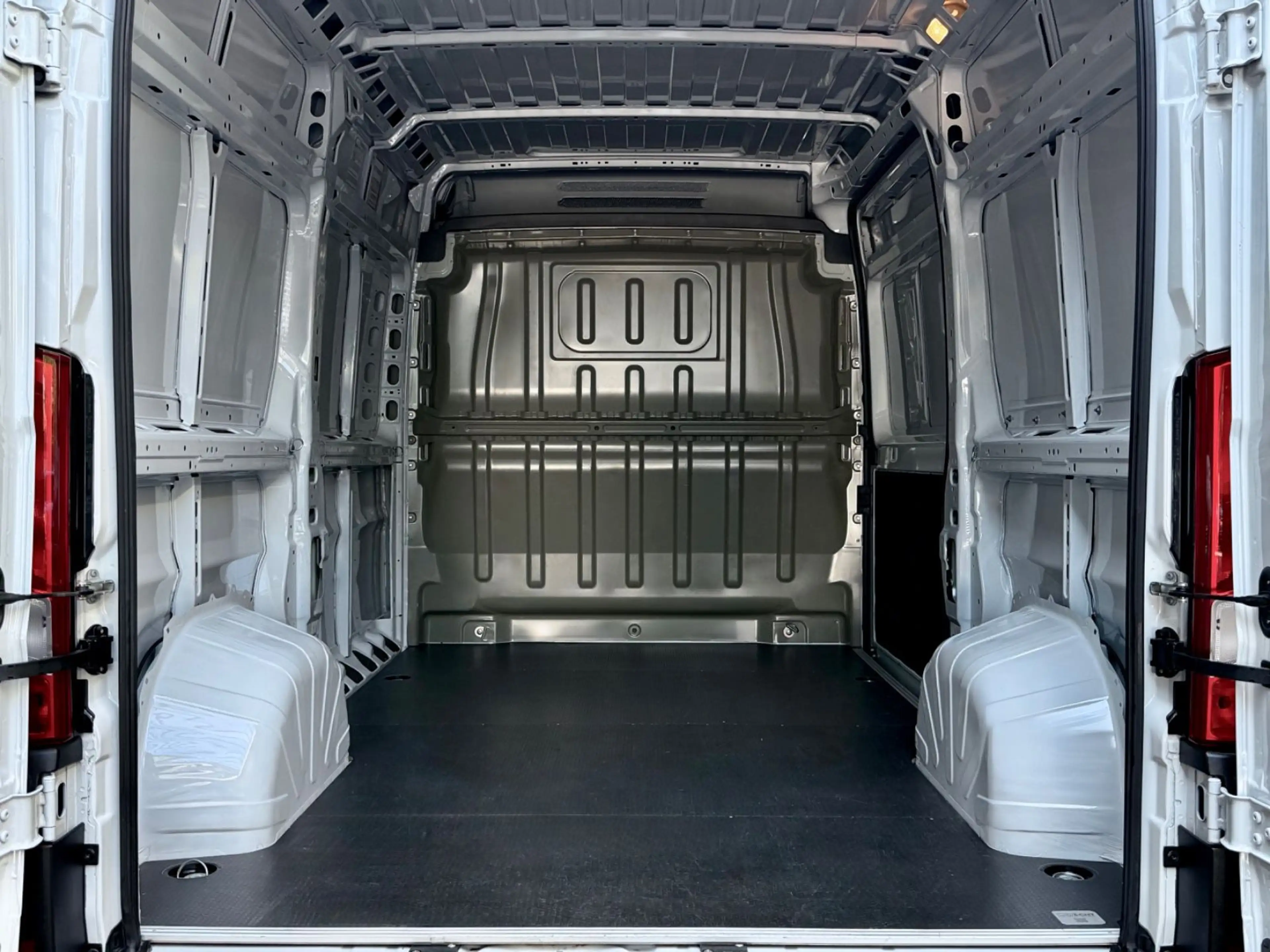 Opel Movano 2.2 D L2H2 3,3t KAMERA TEMPOMAT PDC 1HAND — photo 12