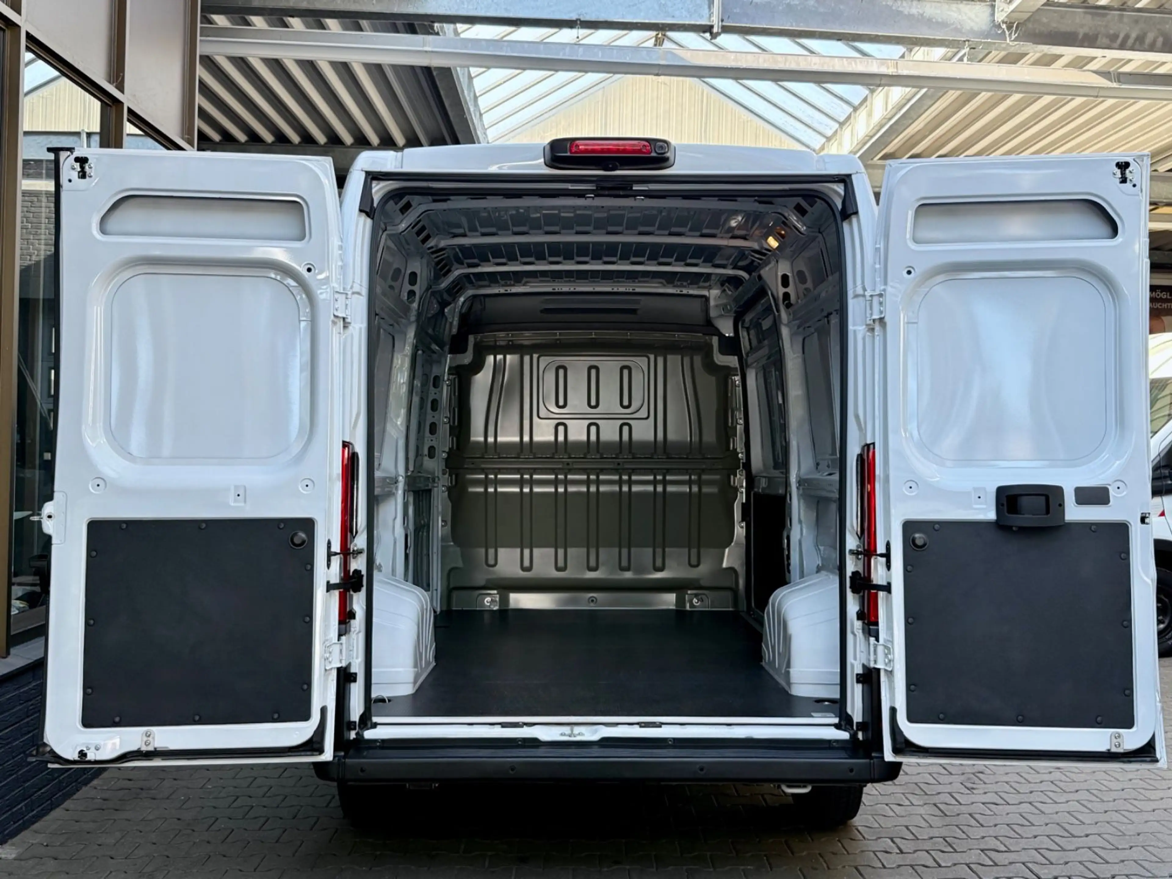 Opel Movano 2.2 D L2H2 3,3t KAMERA TEMPOMAT PDC 1HAND — photo 11