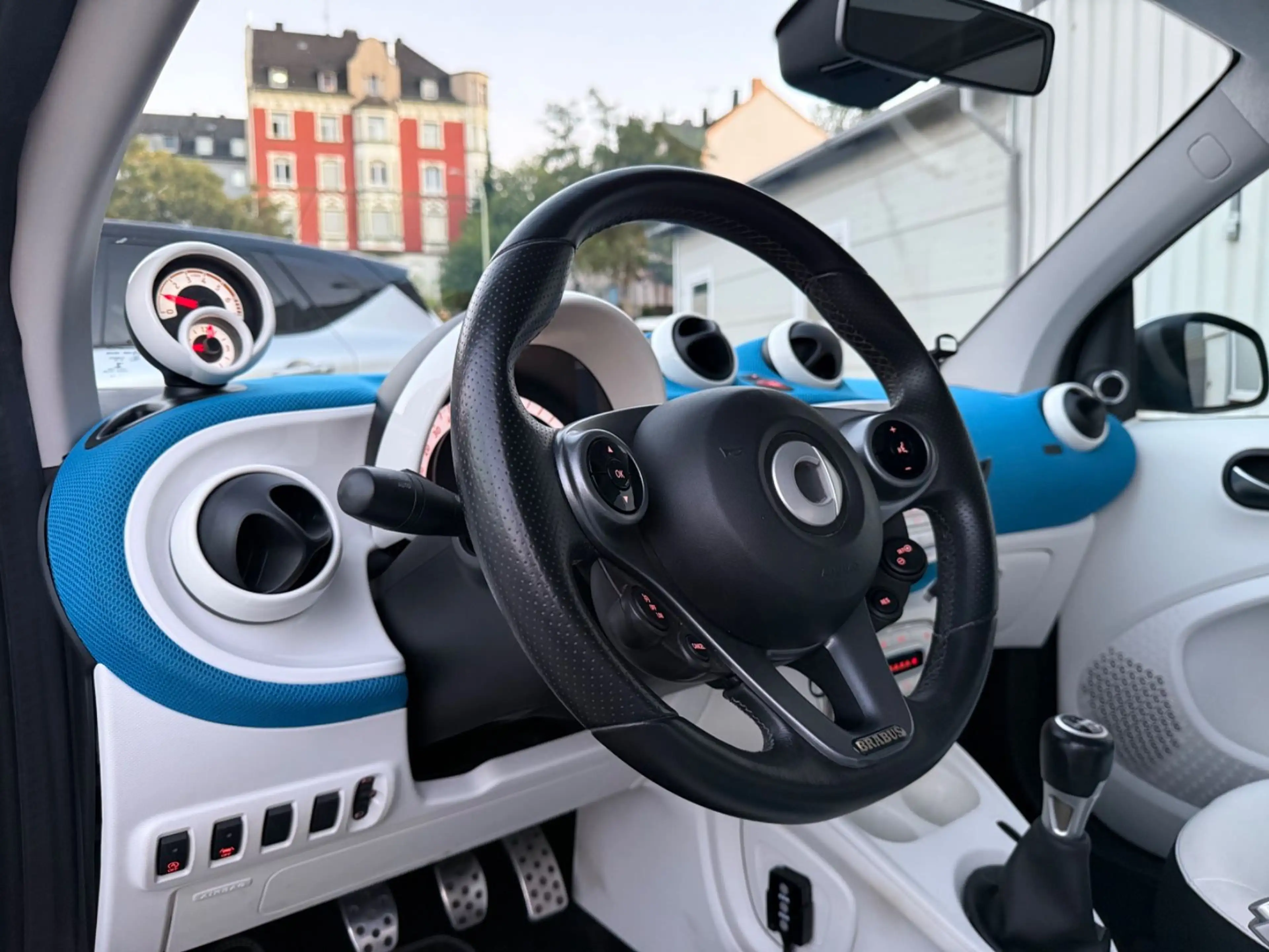 smart forTwo BRABUS 1,0 52kW 71PS/PANO/JBL/LED/Klima — photo 6