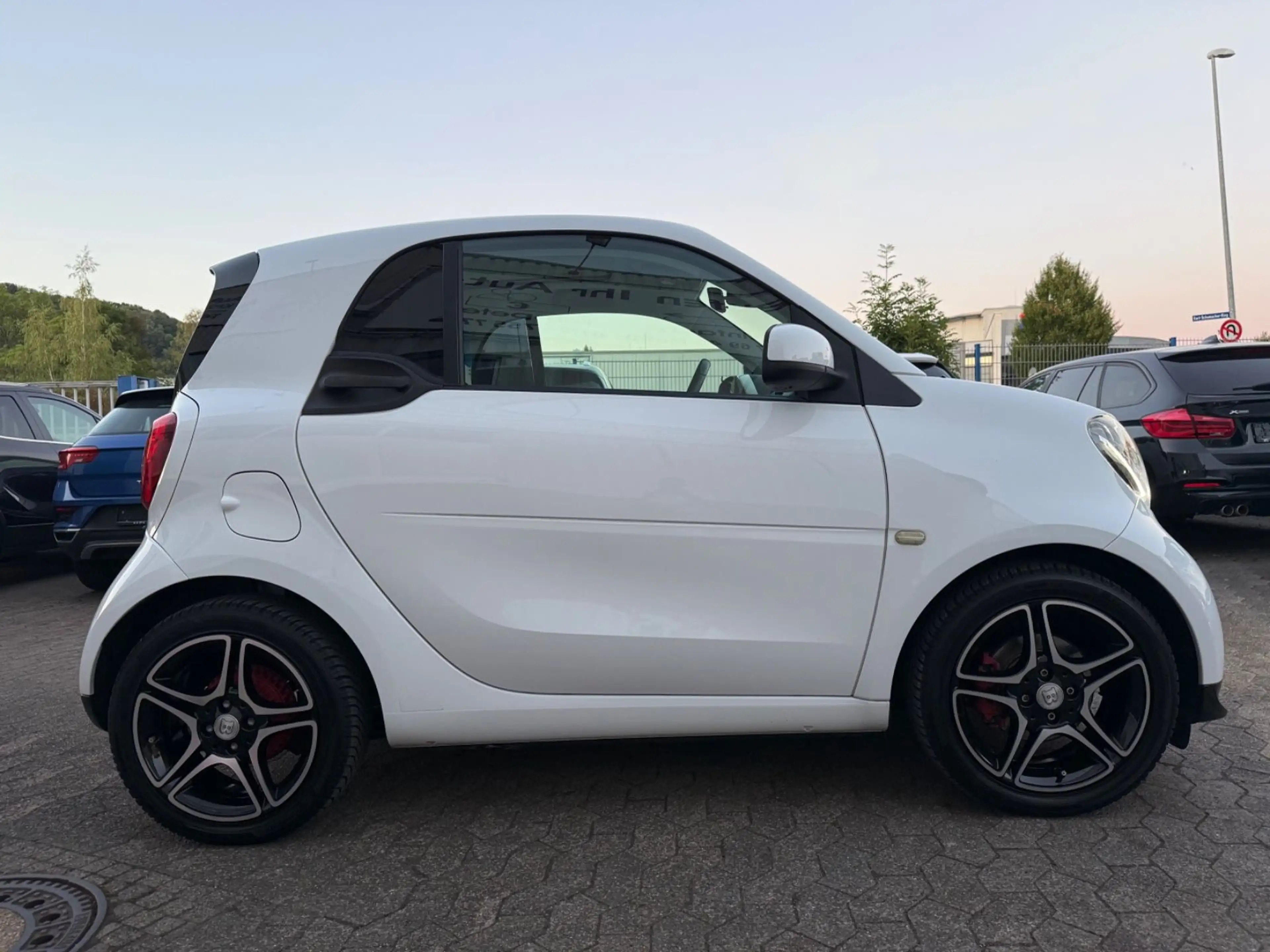smart forTwo BRABUS 1,0 52kW 71PS/PANO/JBL/LED/Klima — photo 7