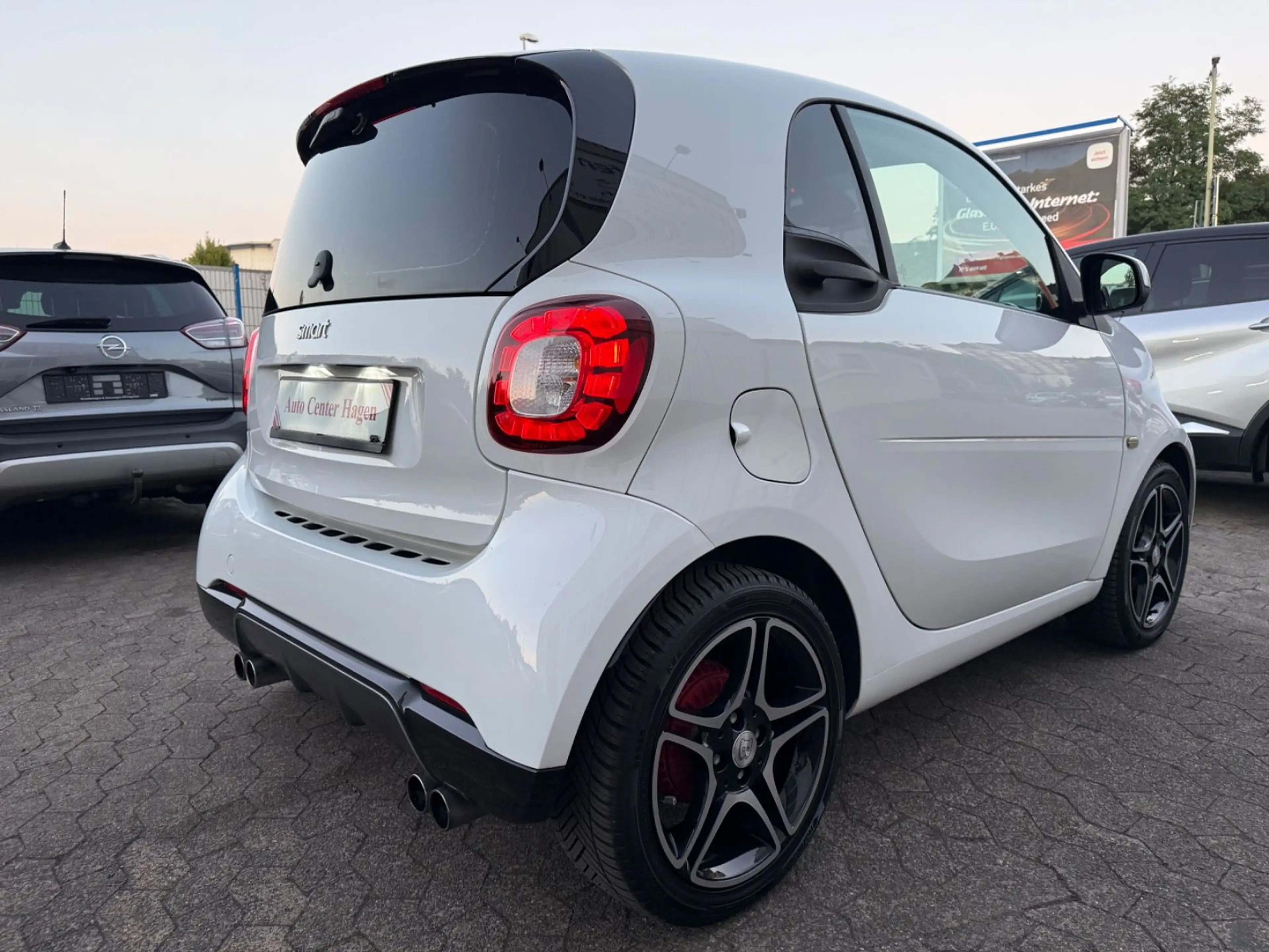 smart forTwo BRABUS 1,0 52kW 71PS/PANO/JBL/LED/Klima — photo 8