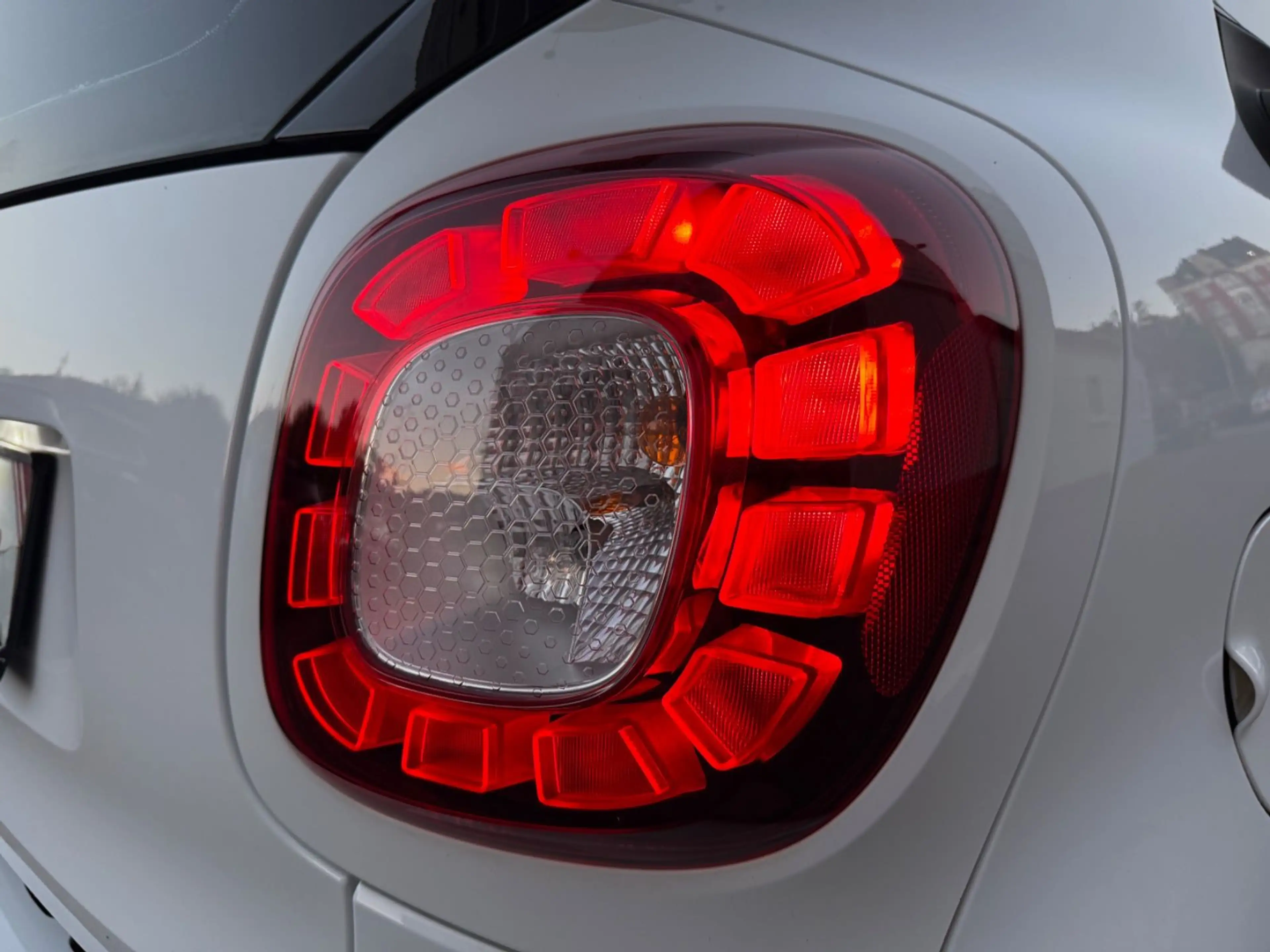 smart forTwo BRABUS 1,0 52kW 71PS/PANO/JBL/LED/Klima — photo 11