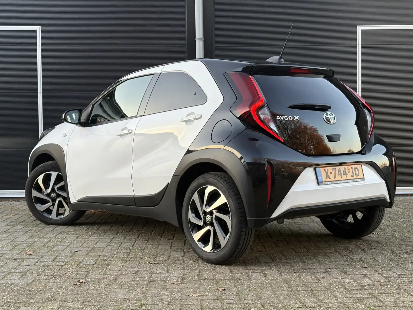 Toyota Aygo X 1.0 VVT-i MT Pulse | Camera | Carplay | NL-auto Wit - 2