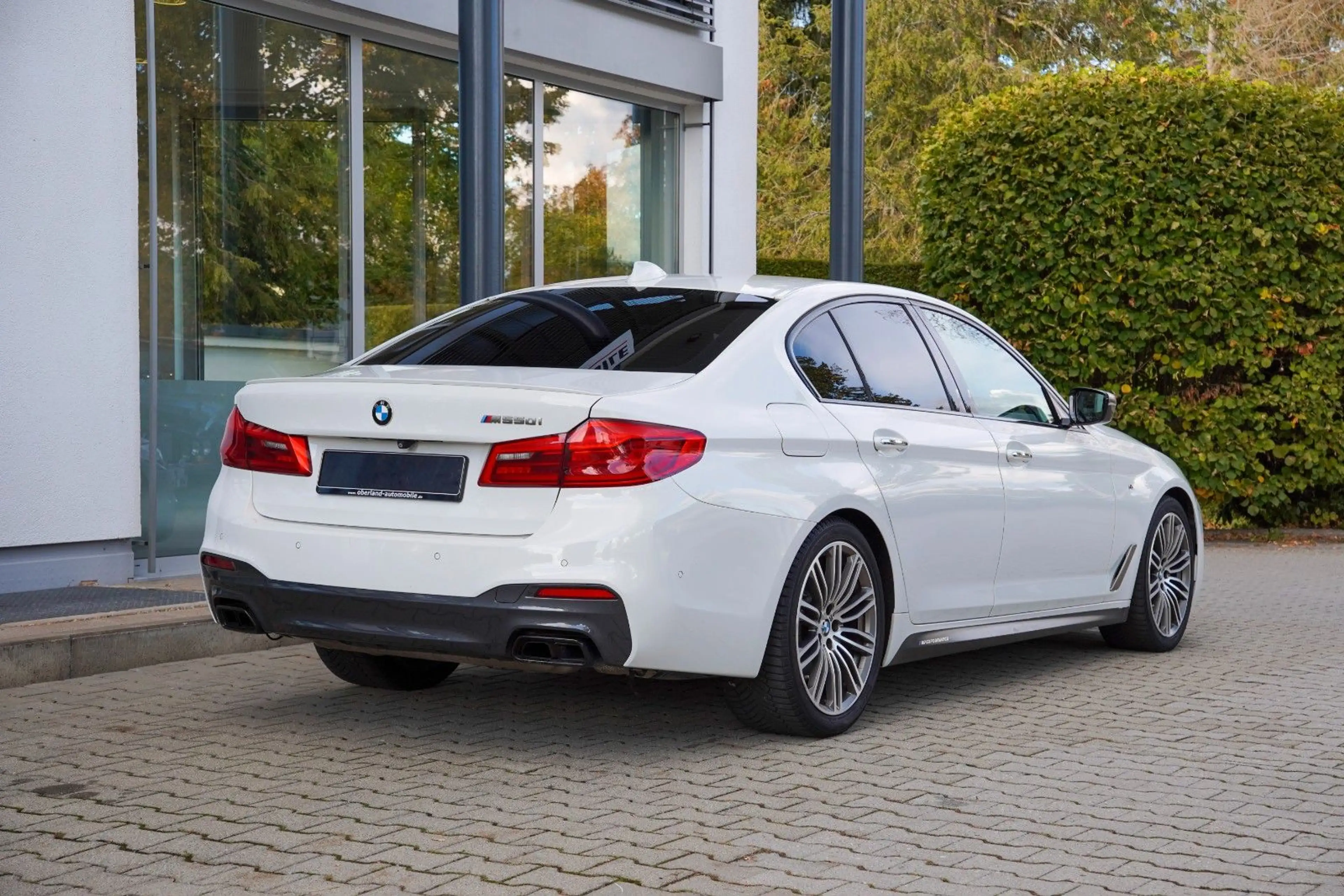 BMW 550 i xDrive / HEAD-UP / SOFT-CLOSE / B&W — photo 5
