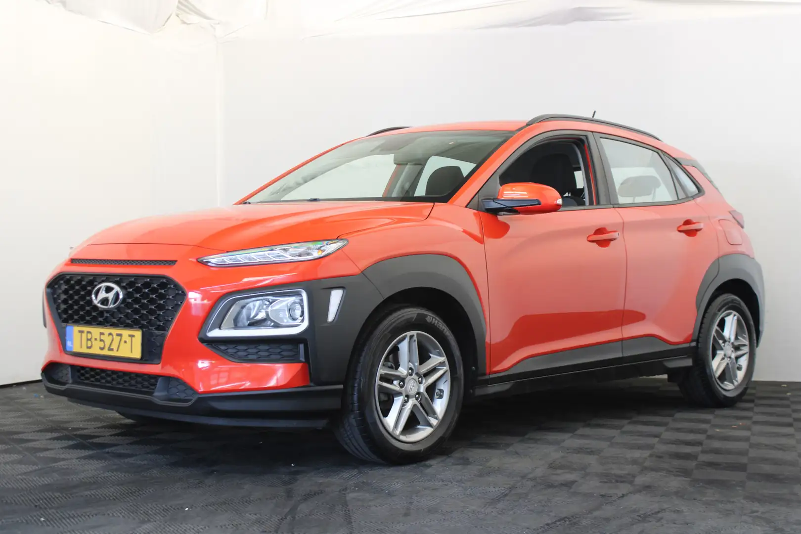 Hyundai KONA 1.0T Comfort |Camera|Carplay| Orange - 1