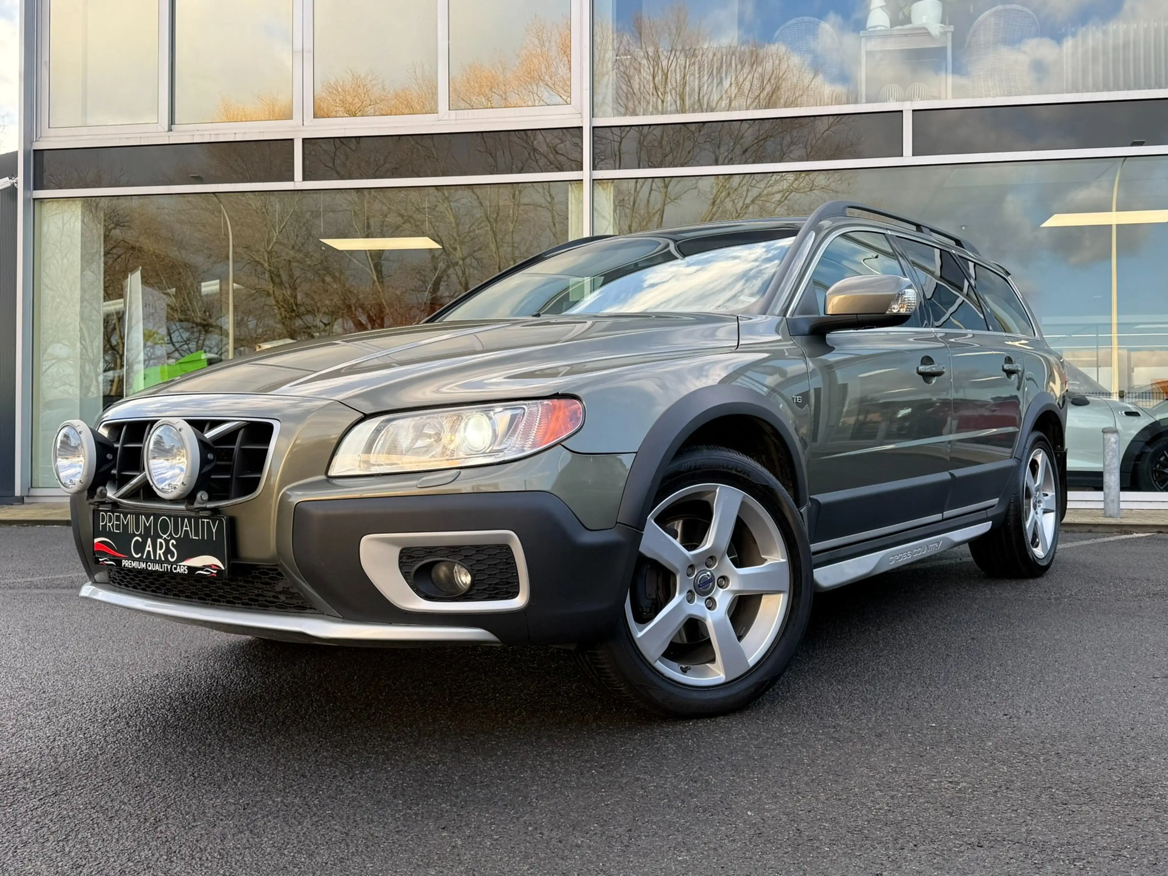 Volvo XC70 T6 / NAVI / LEDER / TREKHAAK / ZETELVERWARMING /