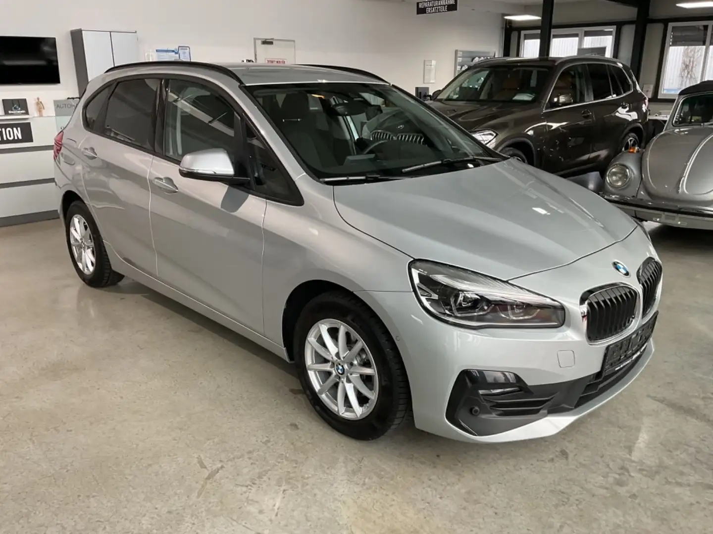 BMW 216 d Active Tourer Advantage Stříbrná - 2