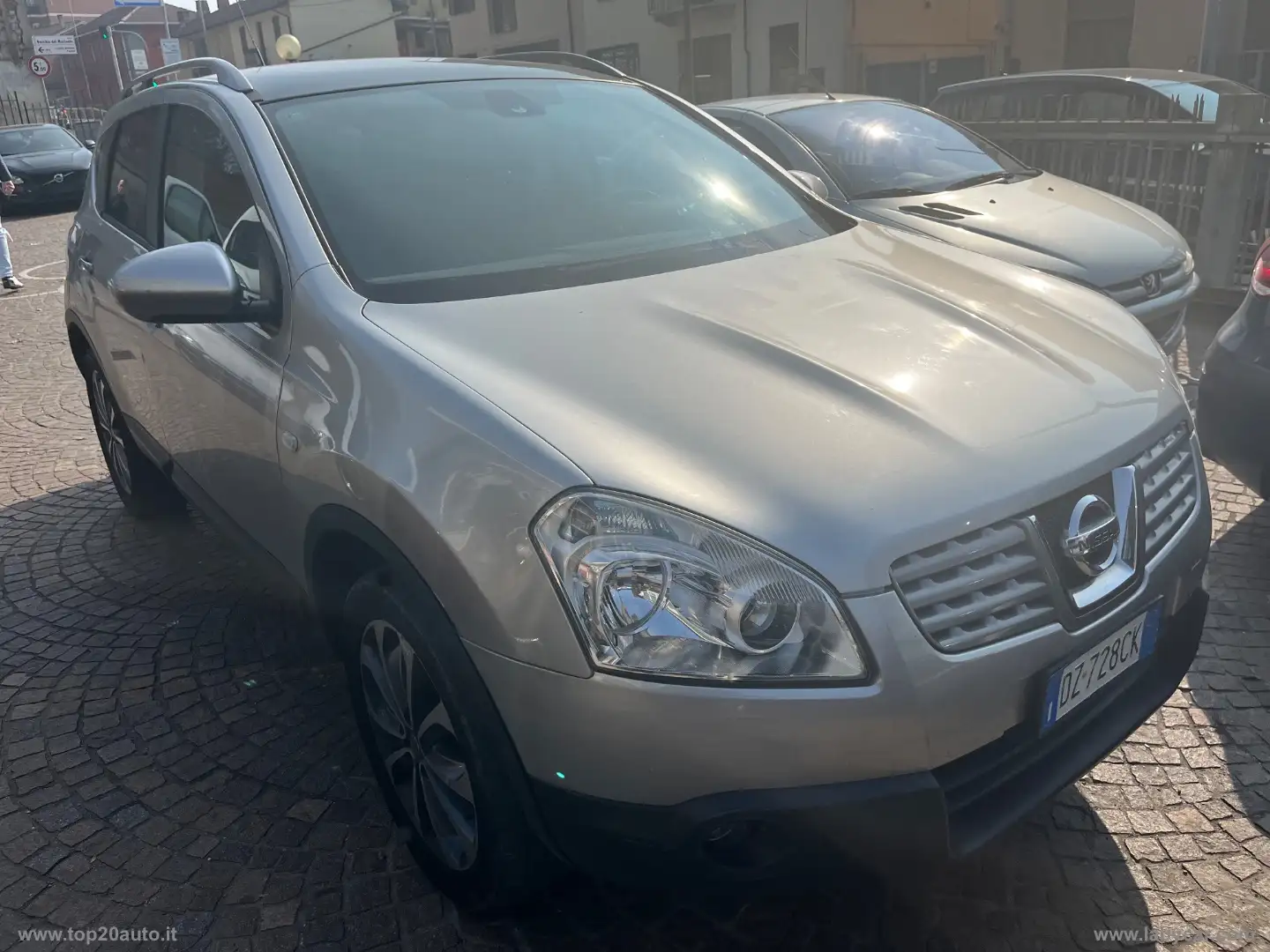 Nissan Qashqai 2.0 4WD n-tec Gris - 2