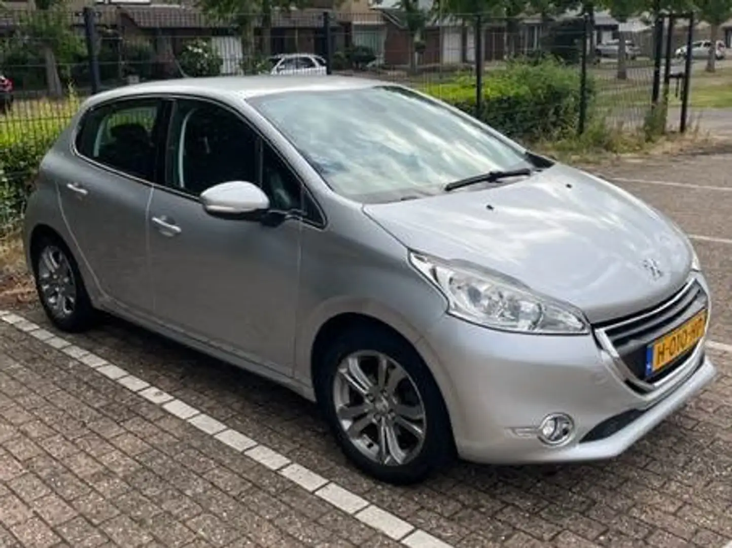 Peugeot 208 208 1.2 VTi Allure Zilver - 1