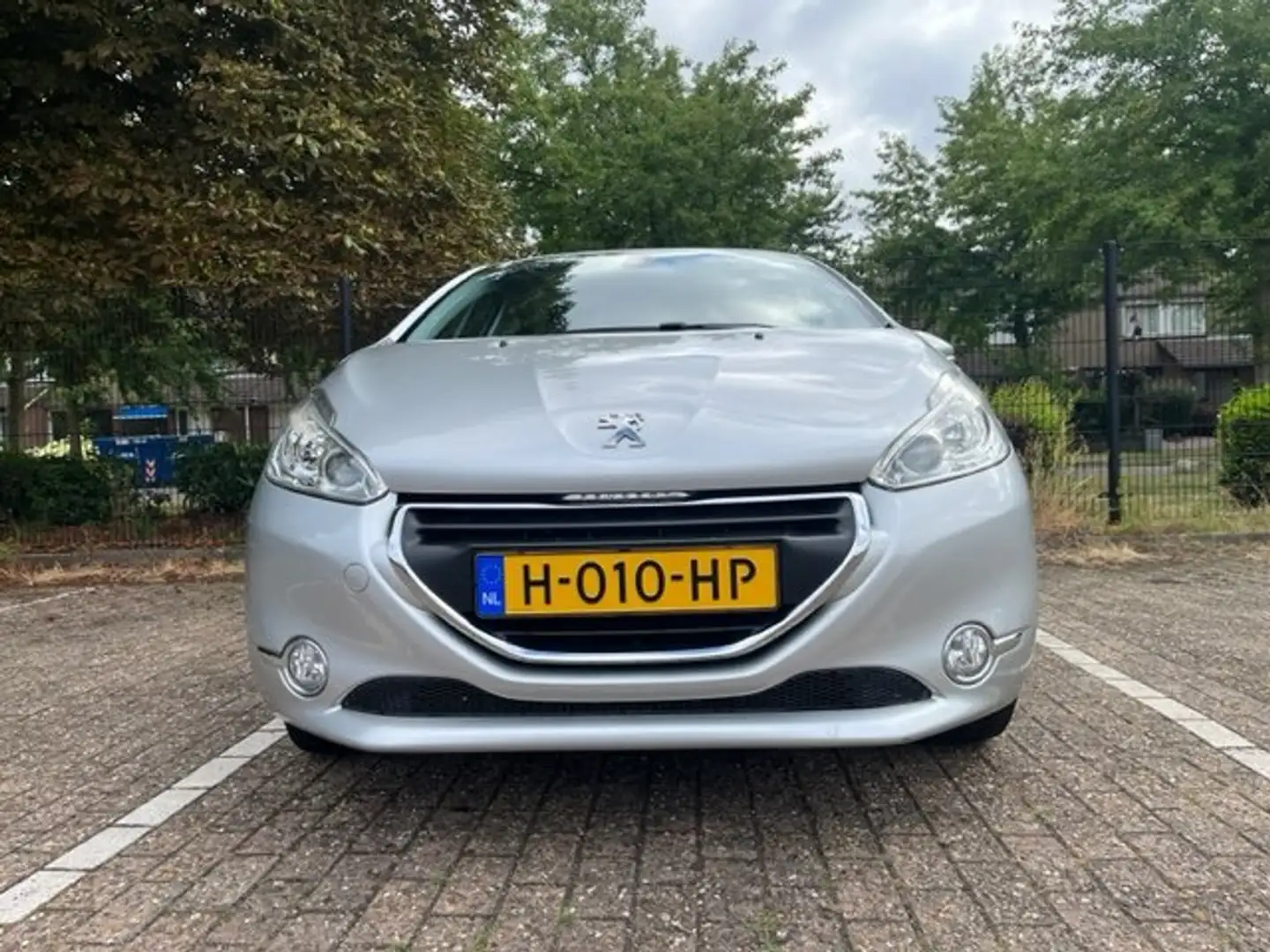 Peugeot 208 208 1.2 VTi Allure Zilver - 2